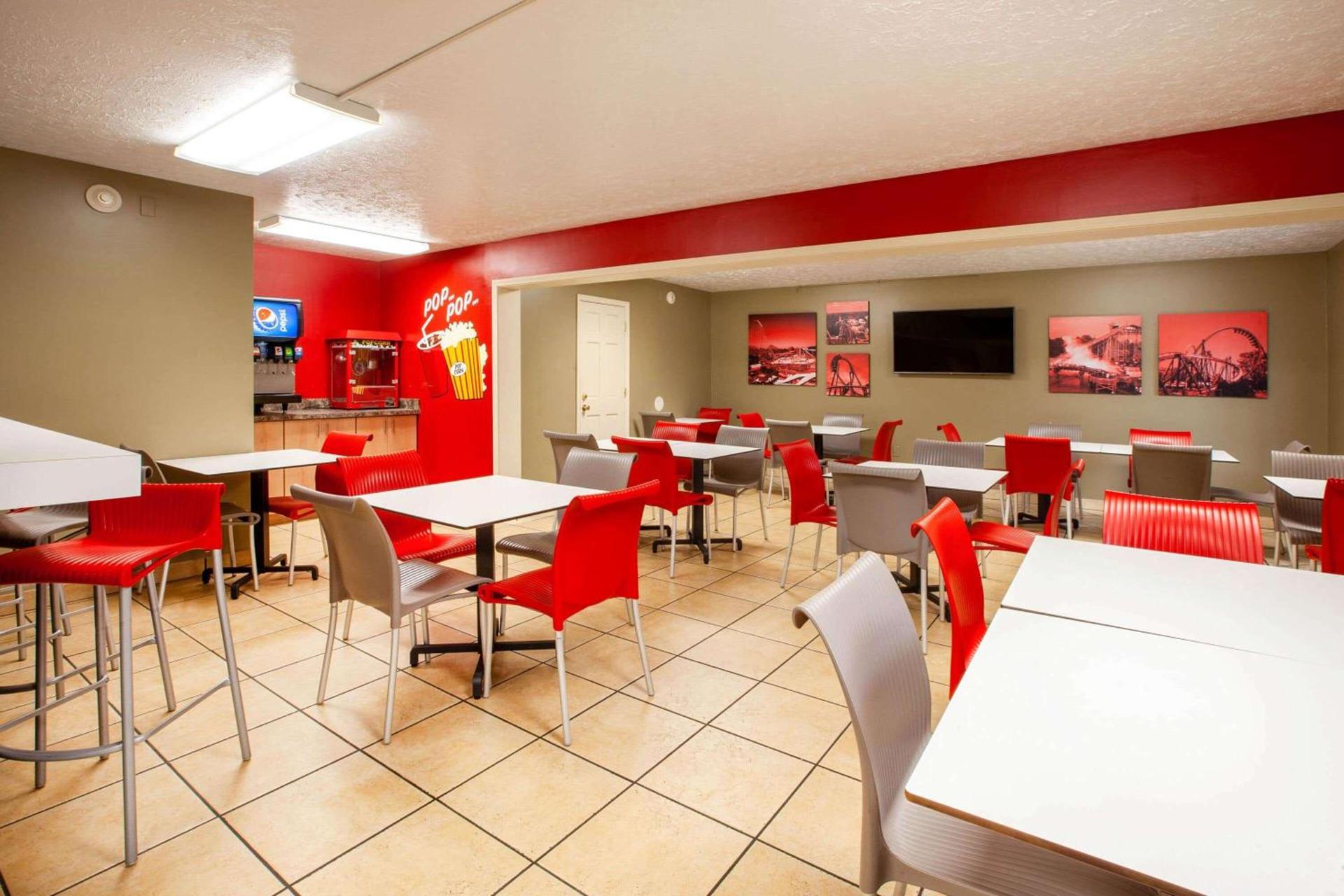 Super 8 by Wyndham Sandusky photo 23