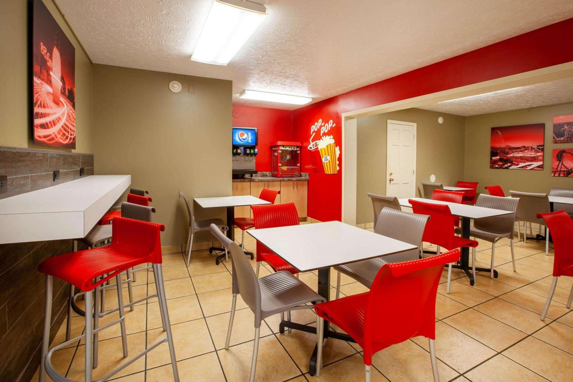 Super 8 by Wyndham Sandusky photo 24