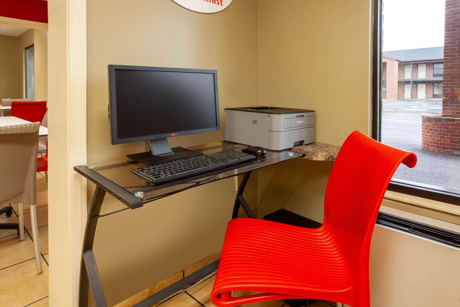 Super 8 by Wyndham Sandusky photo 26