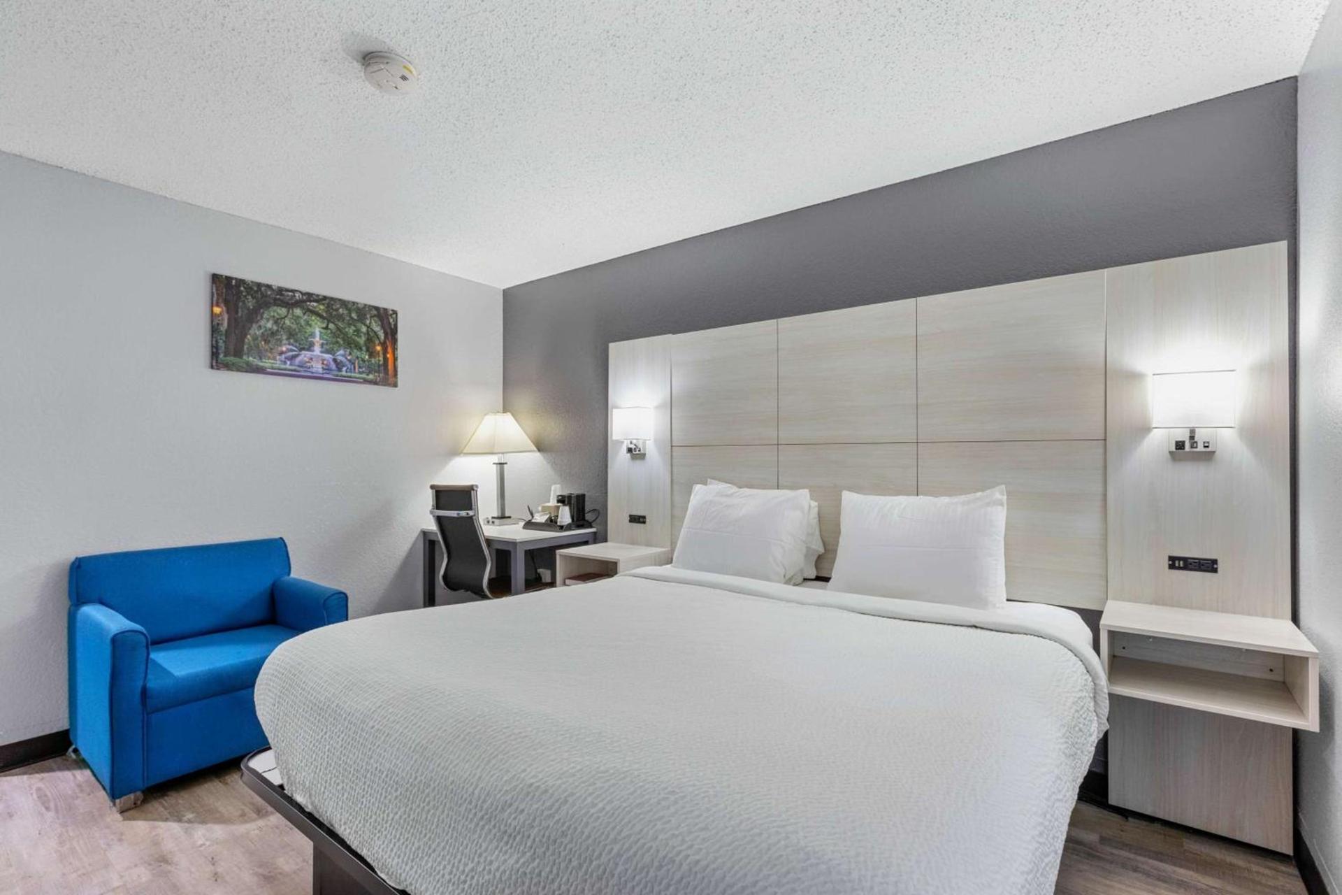 Days Inn by Wyndham Savannah Gateway I-95 photo 6