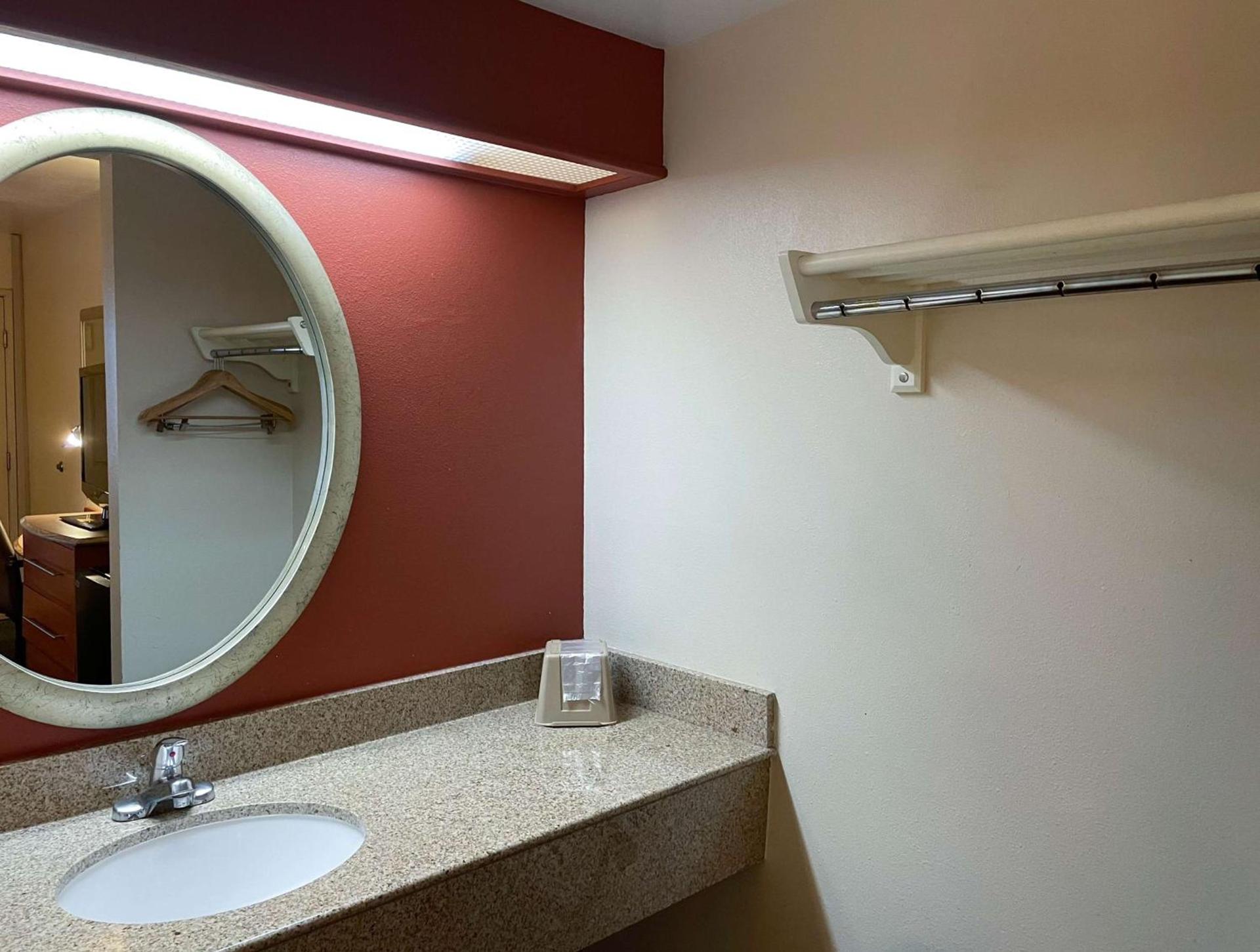 Motel 6 Barstow, CA - Mojave Desert Stop - I-15 photo 8