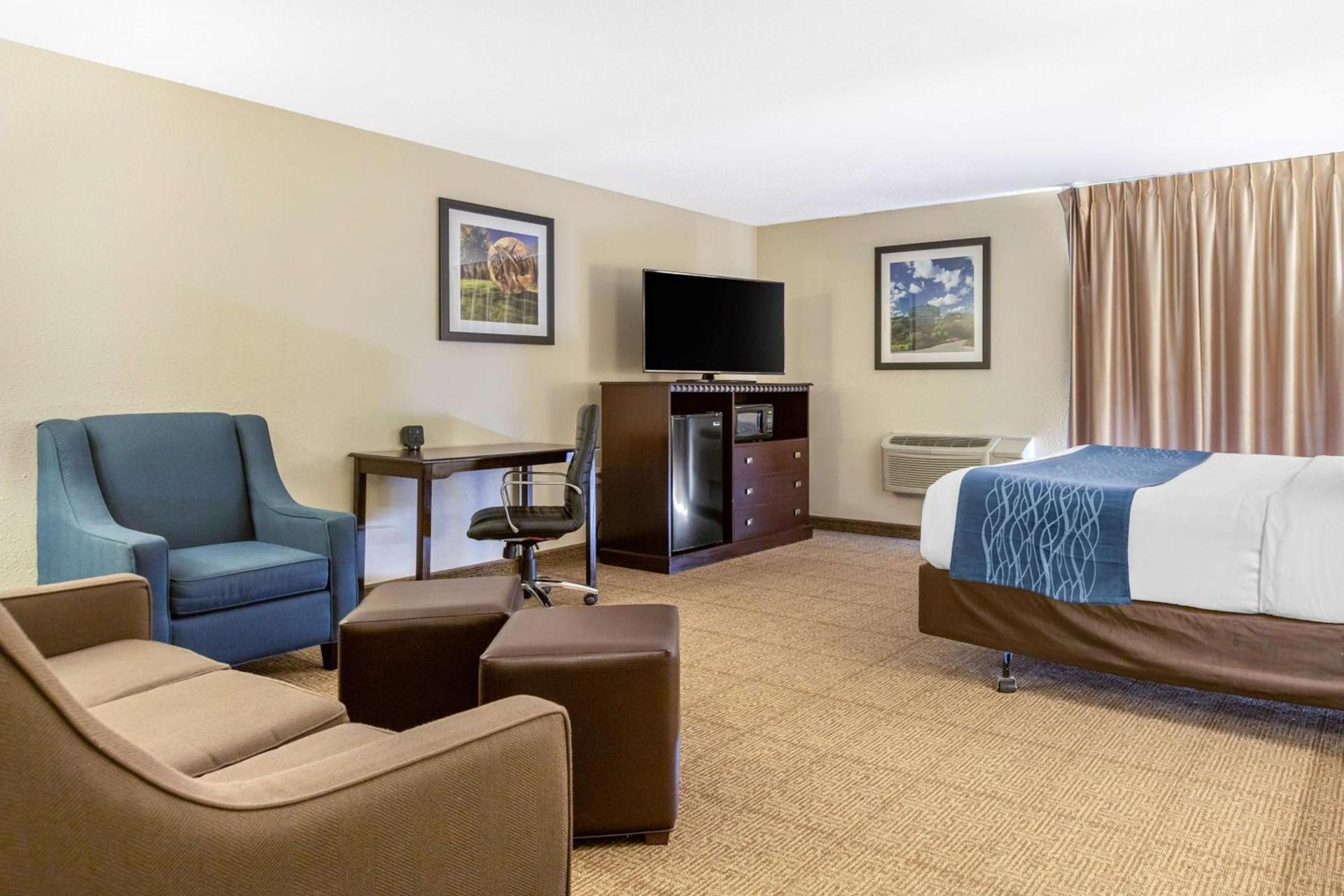 Comfort Inn Grand Rapids Airport photo 8
