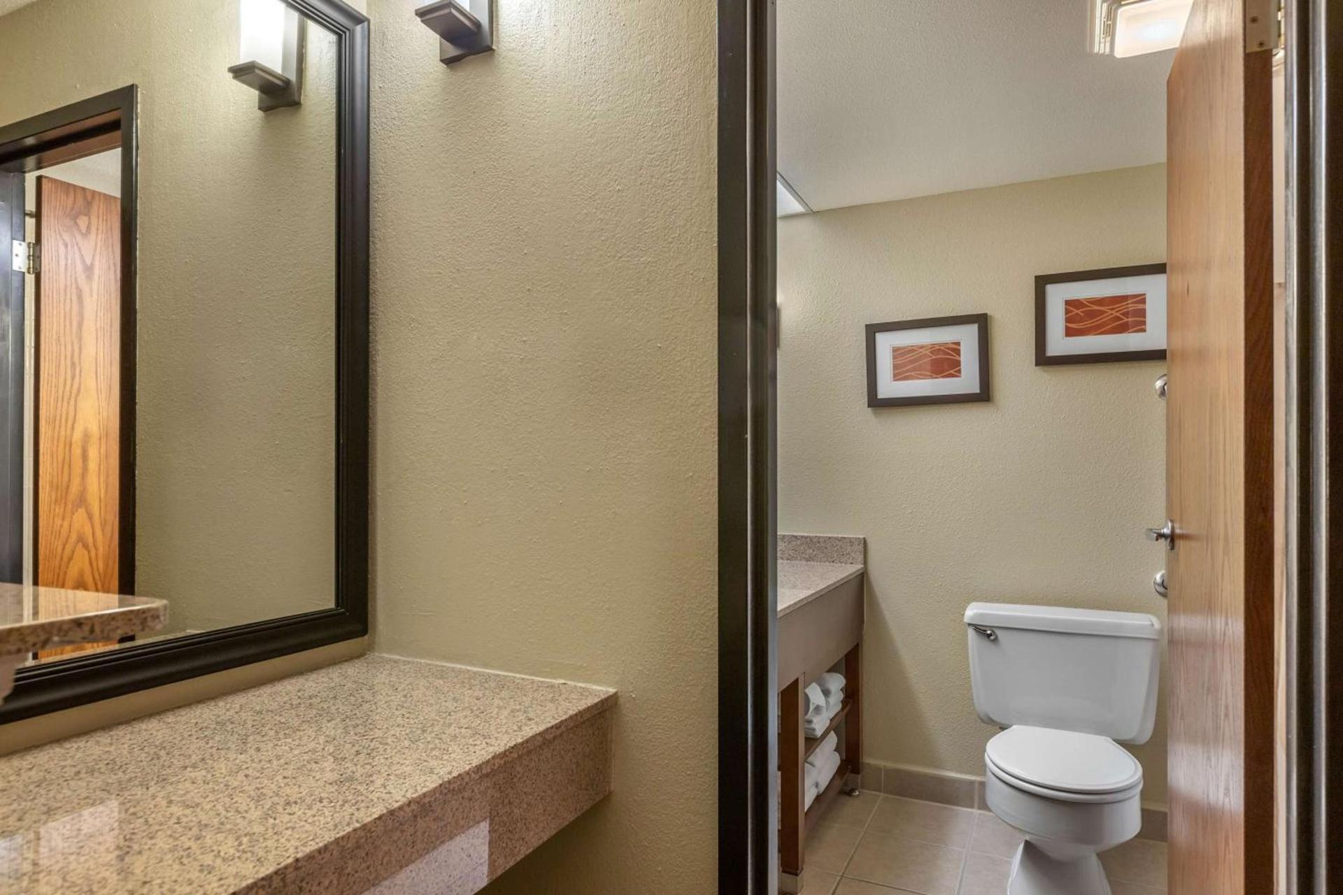 Comfort Inn Grand Rapids Airport photo 20