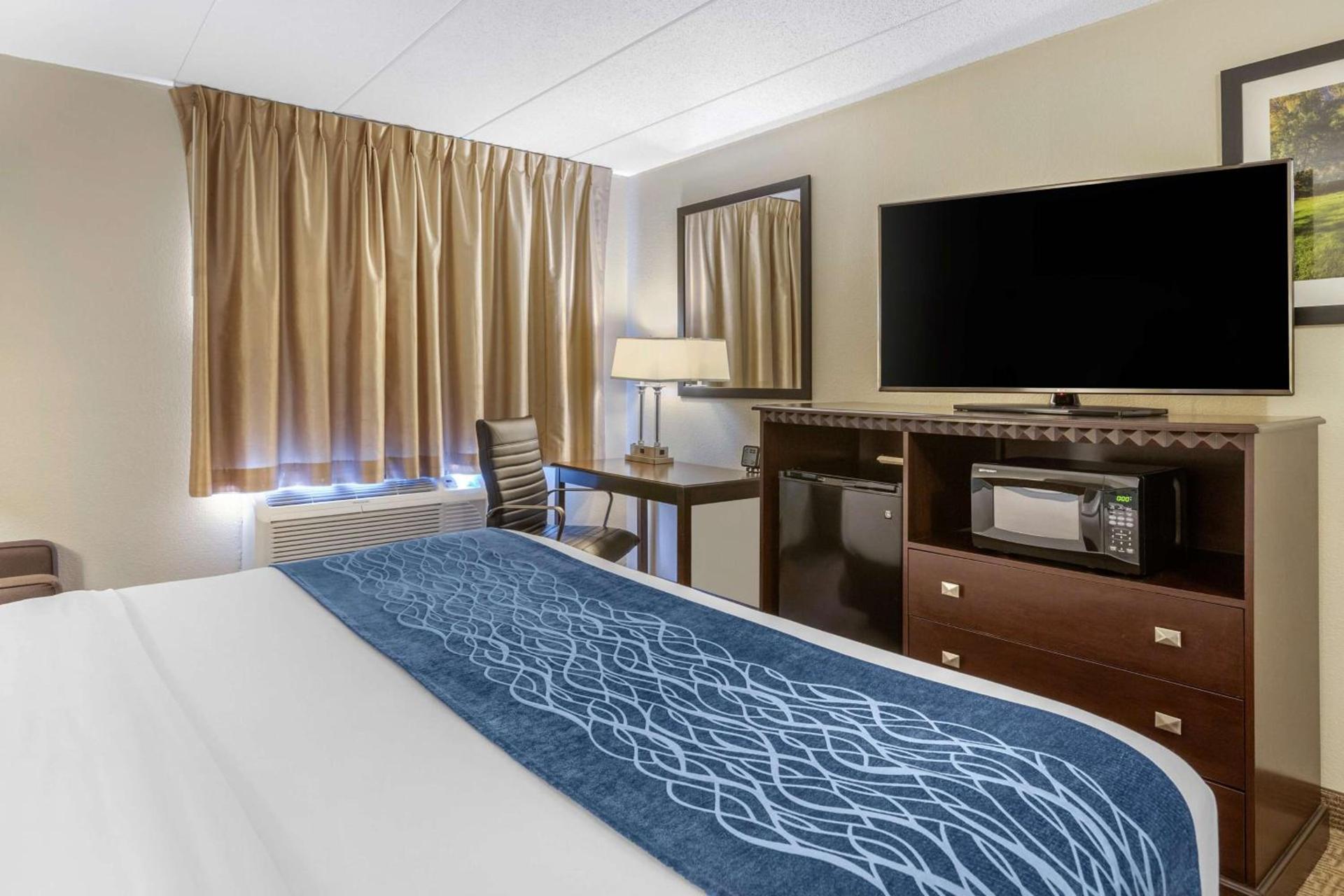 Comfort Inn Grand Rapids Airport photo 22