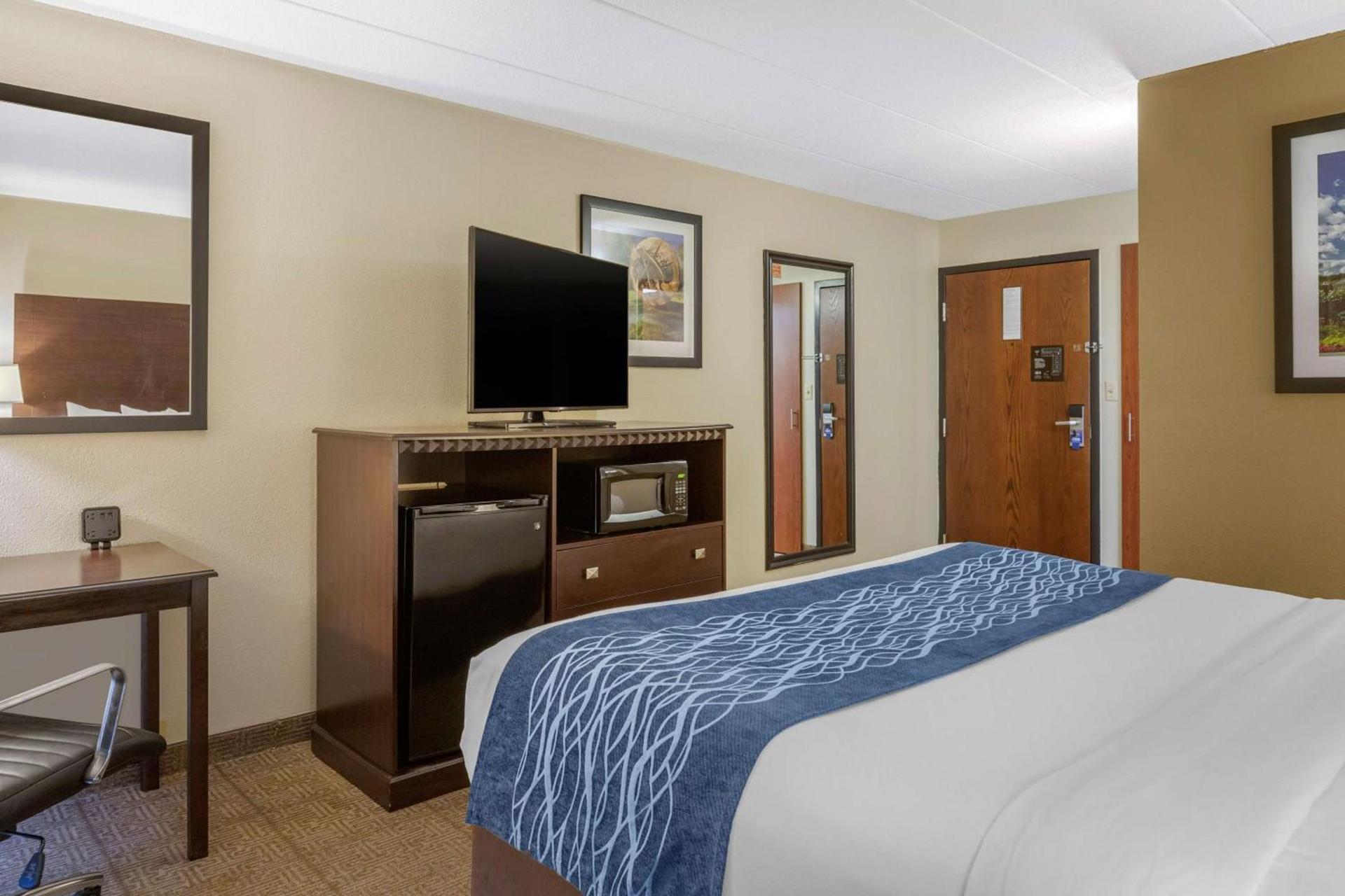 Comfort Inn Grand Rapids Airport photo 23