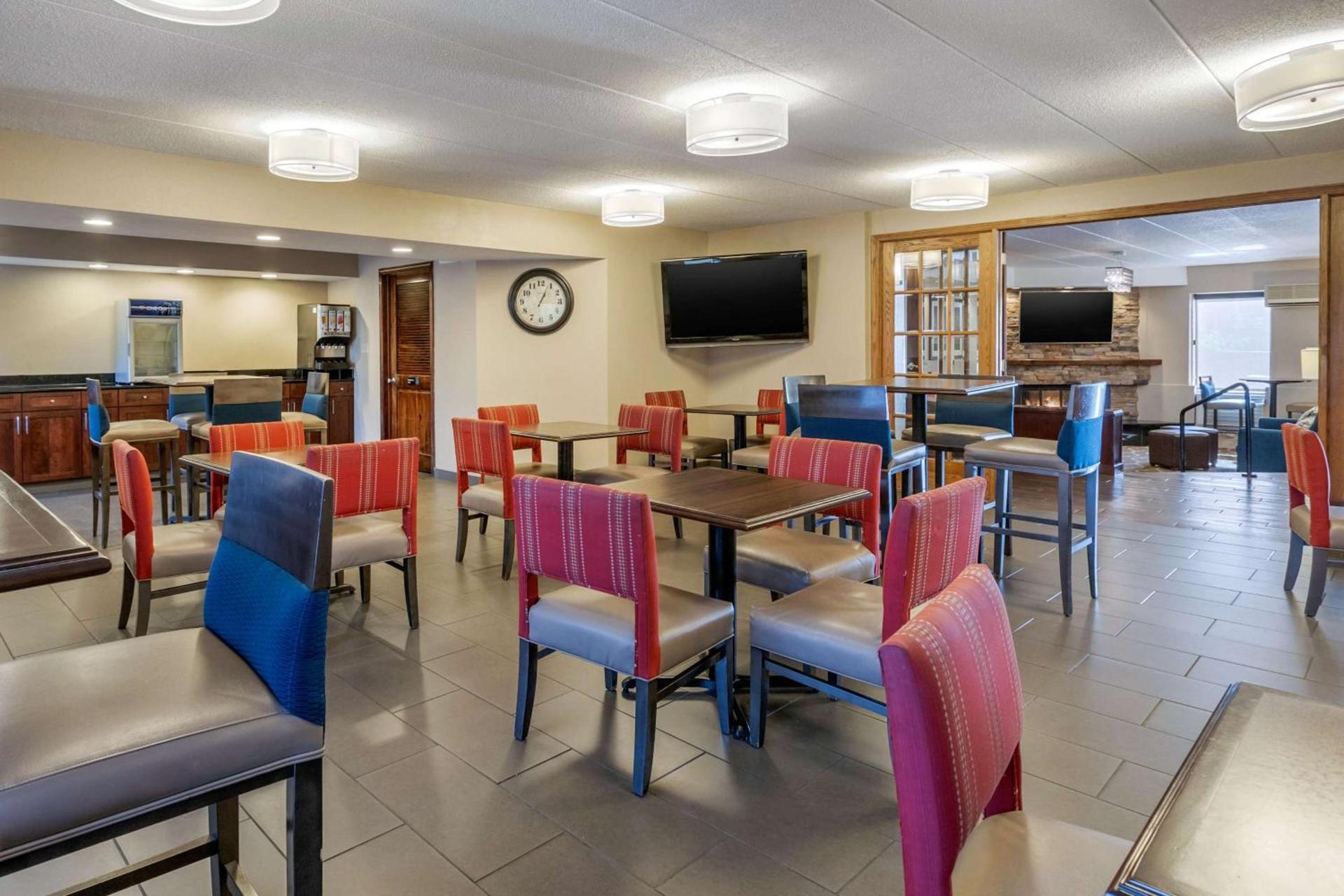 Comfort Inn Grand Rapids Airport photo 31