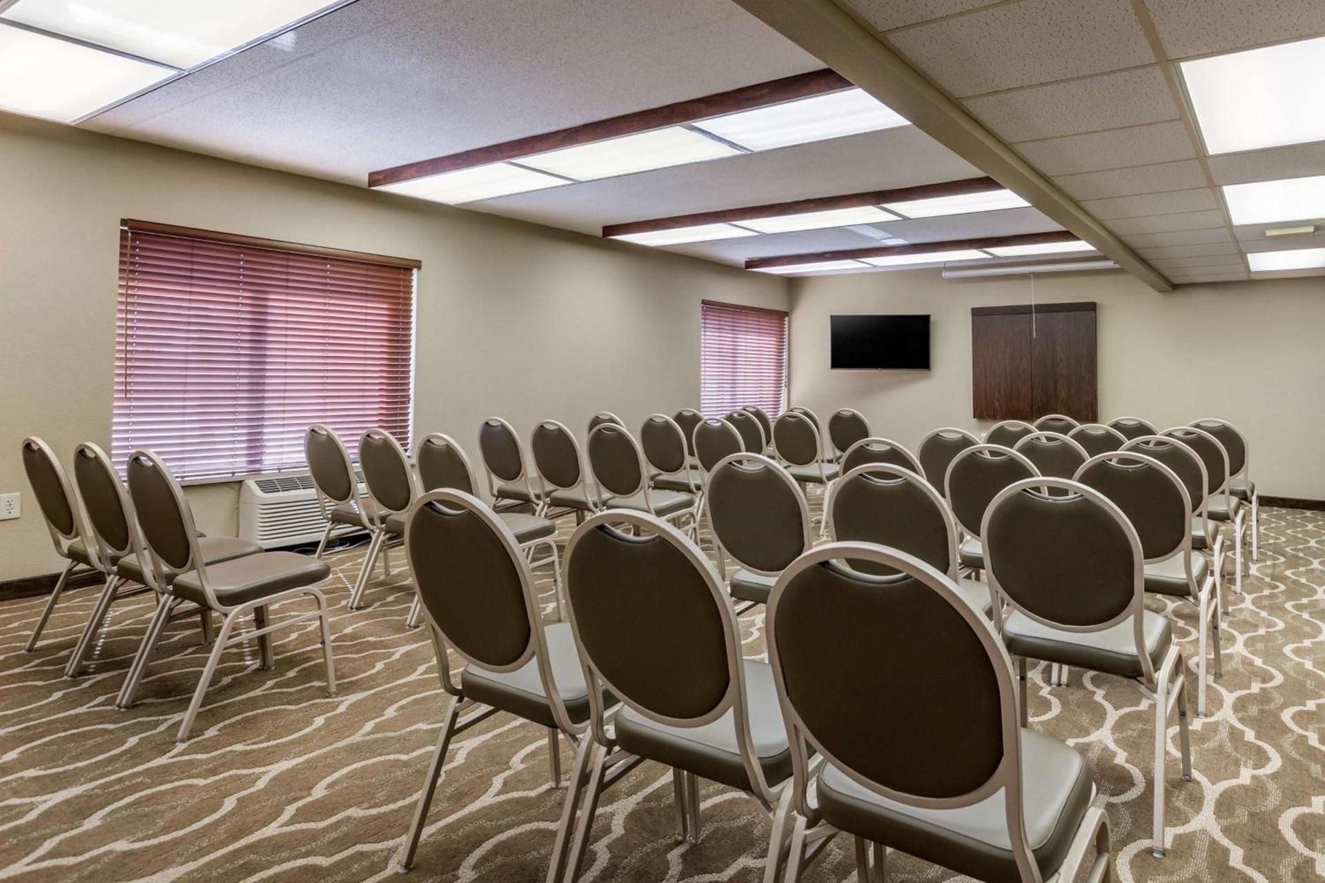 Comfort Inn Grand Rapids Airport photo 35