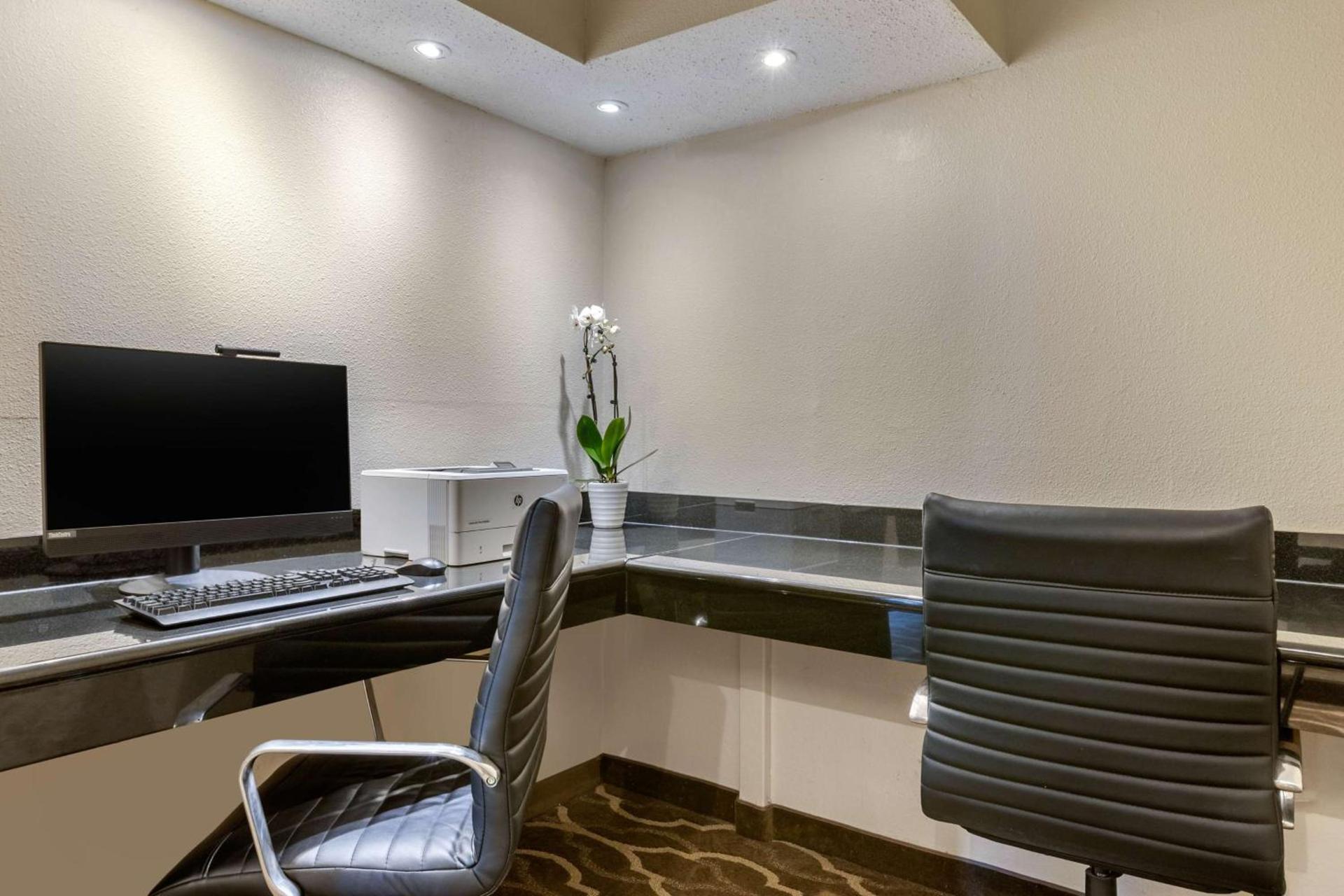 Comfort Inn Grand Rapids Airport photo 34