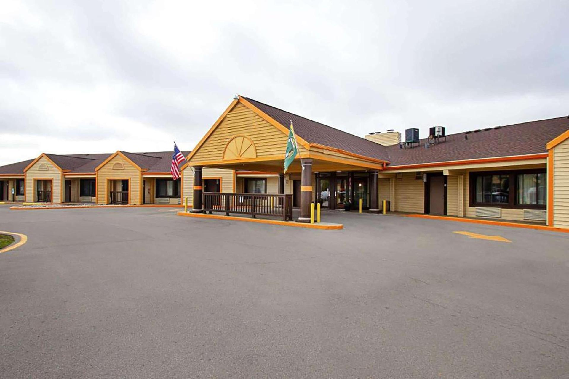 Travelodge by Wyndham Appleton photo 1