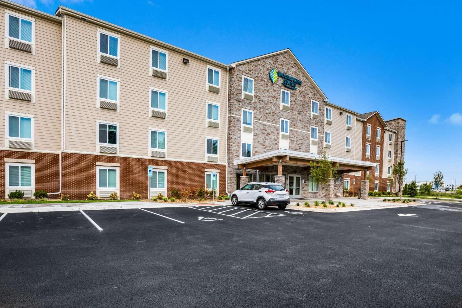 WoodSpring Suites Elgin - Chicago photo 2