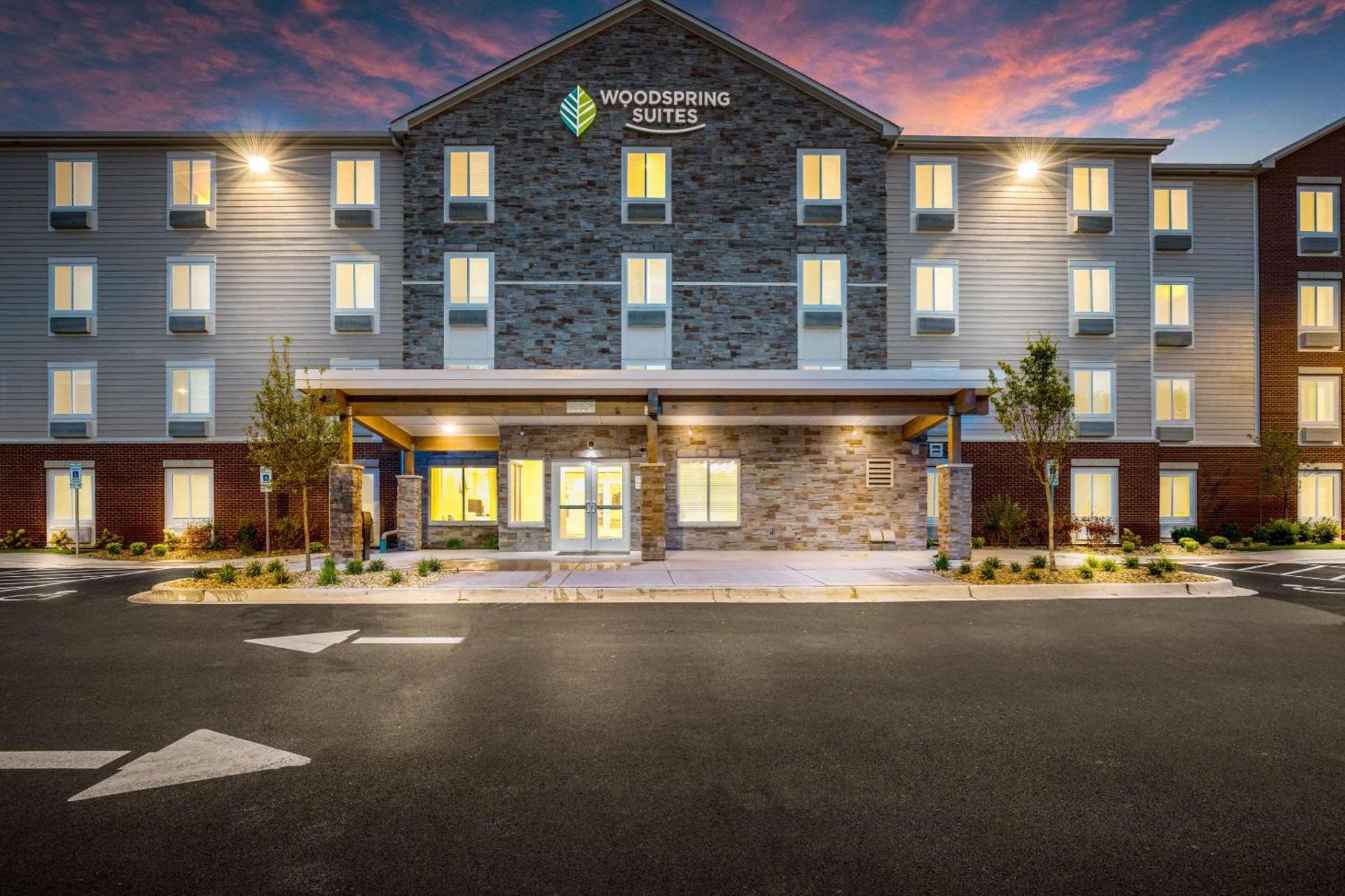 WoodSpring Suites Elgin - Chicago photo 3