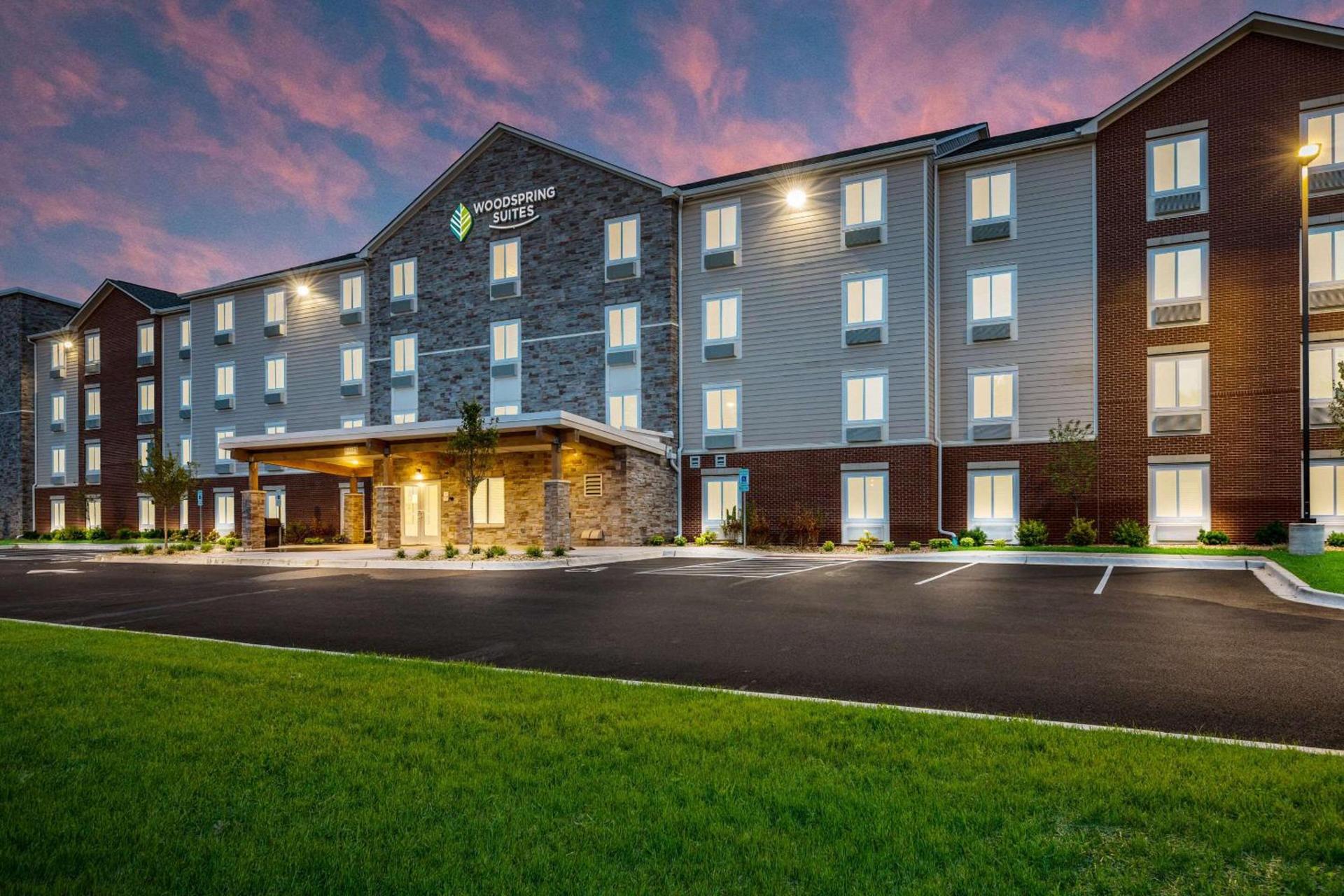 WoodSpring Suites Elgin - Chicago photo 4