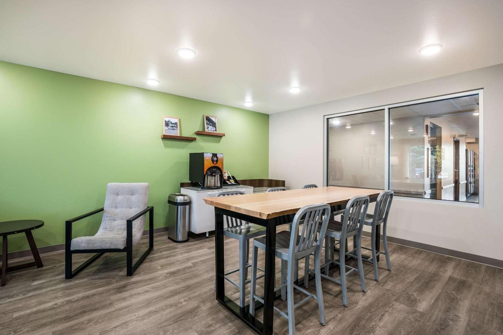 WoodSpring Suites Elgin - Chicago photo 5