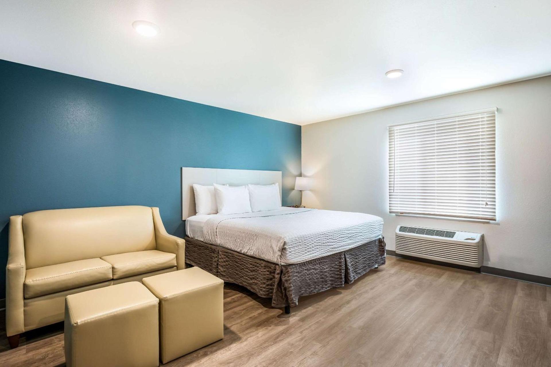 WoodSpring Suites Elgin - Chicago photo 8