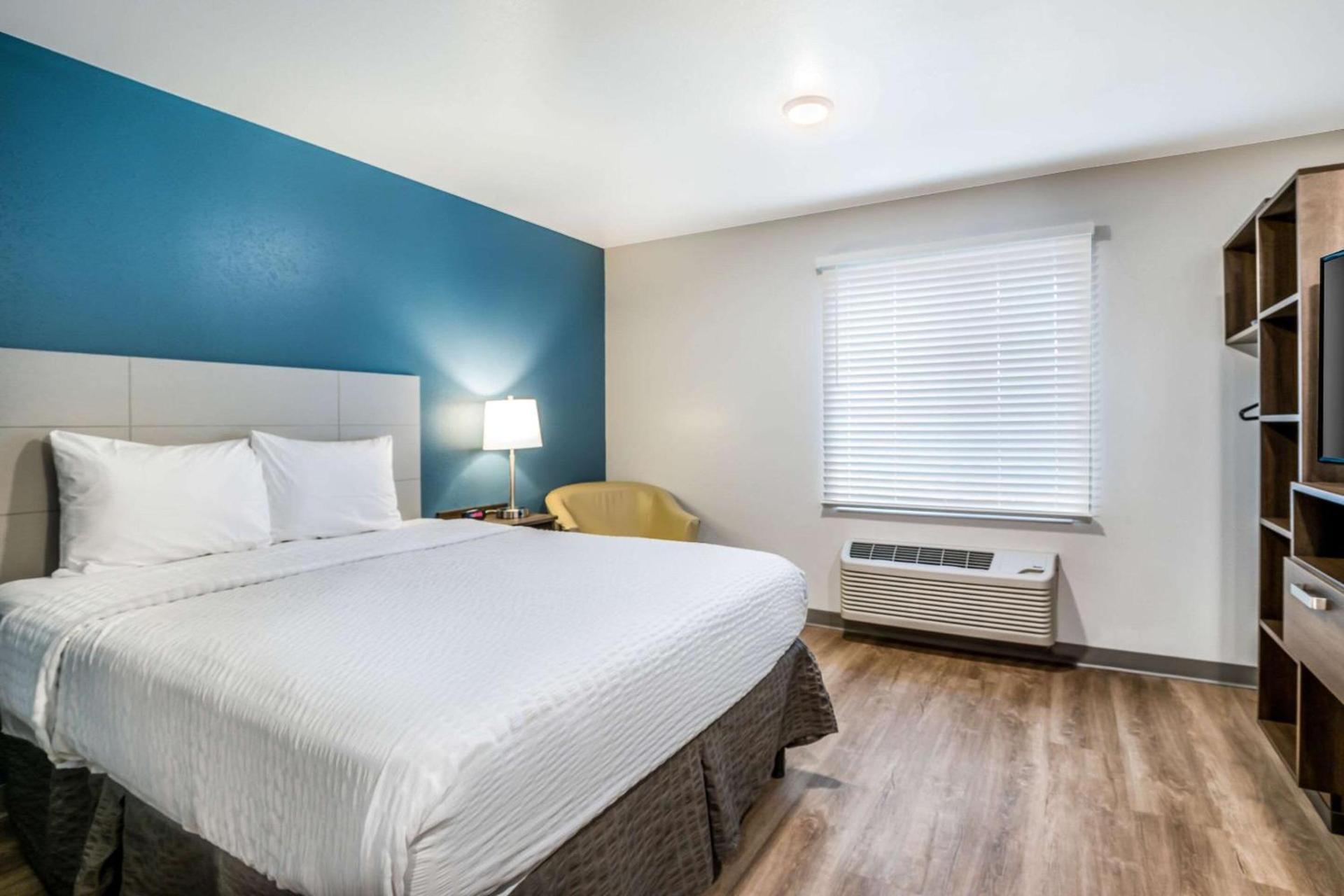 WoodSpring Suites Elgin - Chicago photo 10
