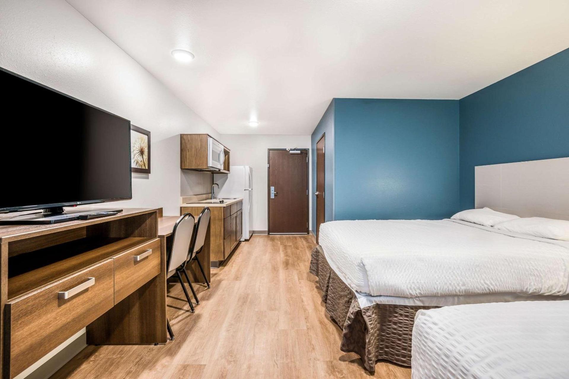 WoodSpring Suites Elgin - Chicago photo 15