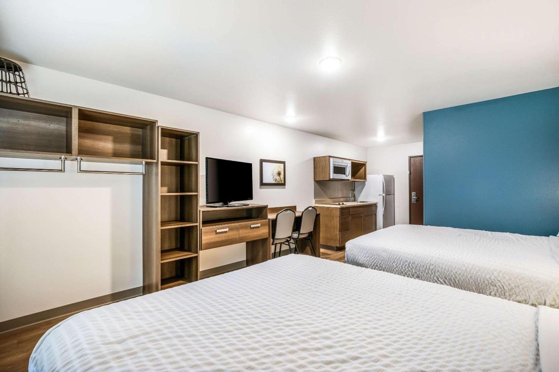 WoodSpring Suites Elgin - Chicago photo 14