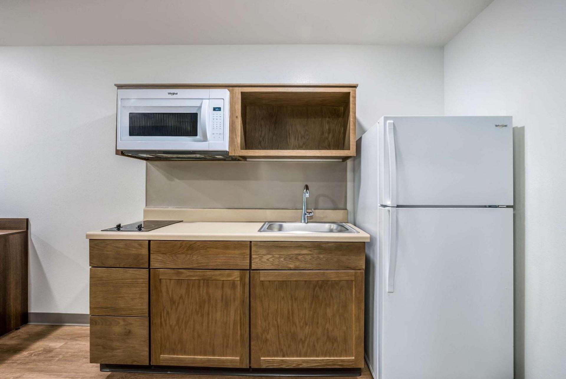 WoodSpring Suites Elgin - Chicago photo 21