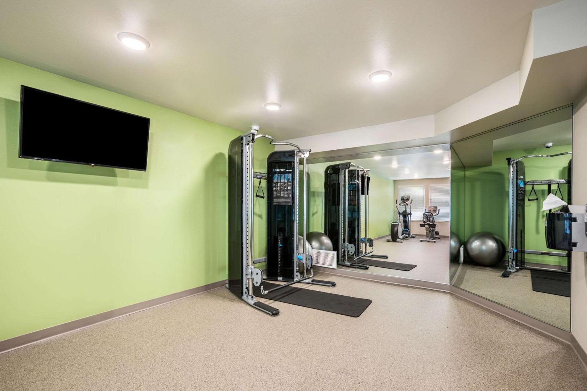 WoodSpring Suites Elgin - Chicago photo 23