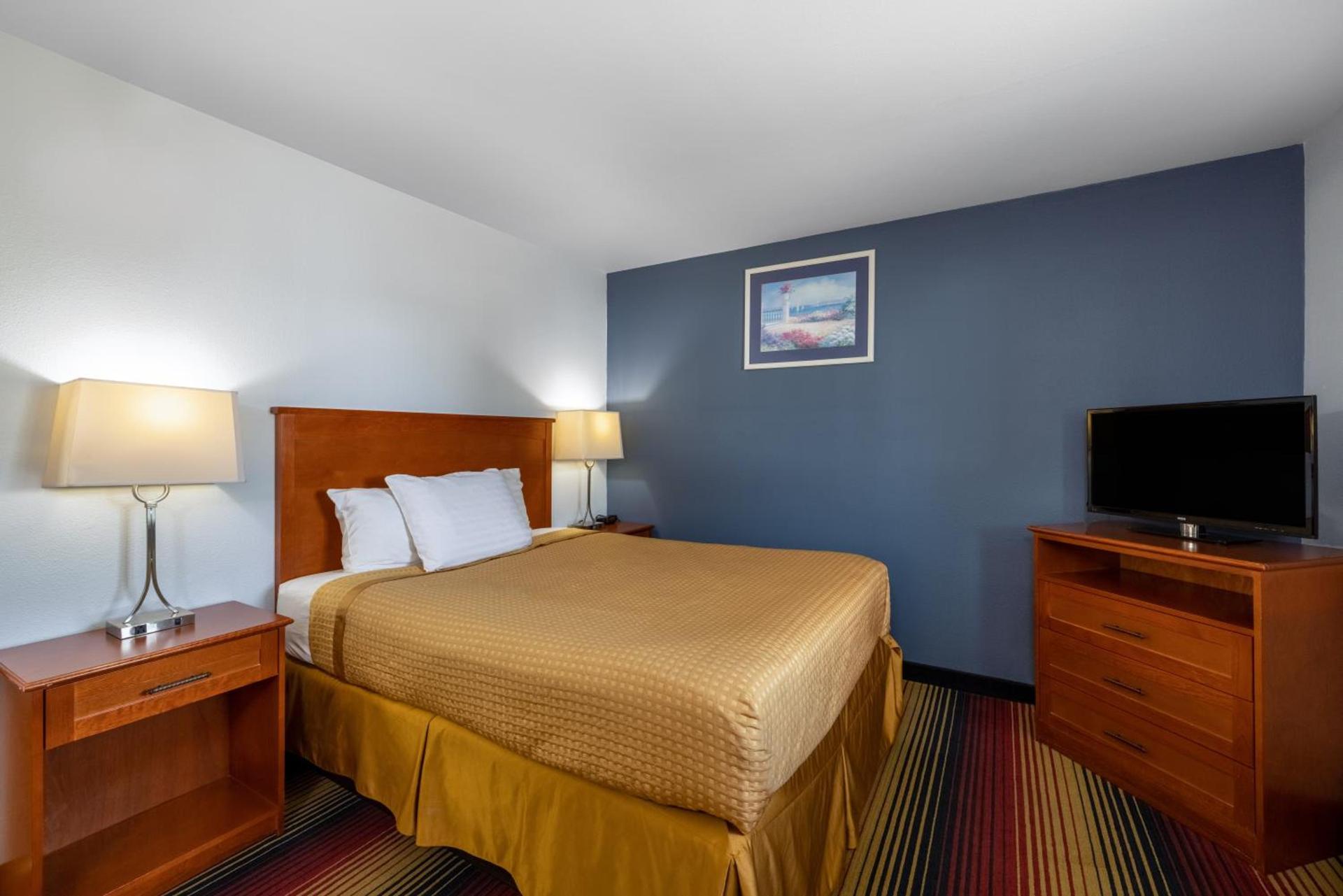 Travelodge by Wyndham Spirit Lake/Okoboji photo 38