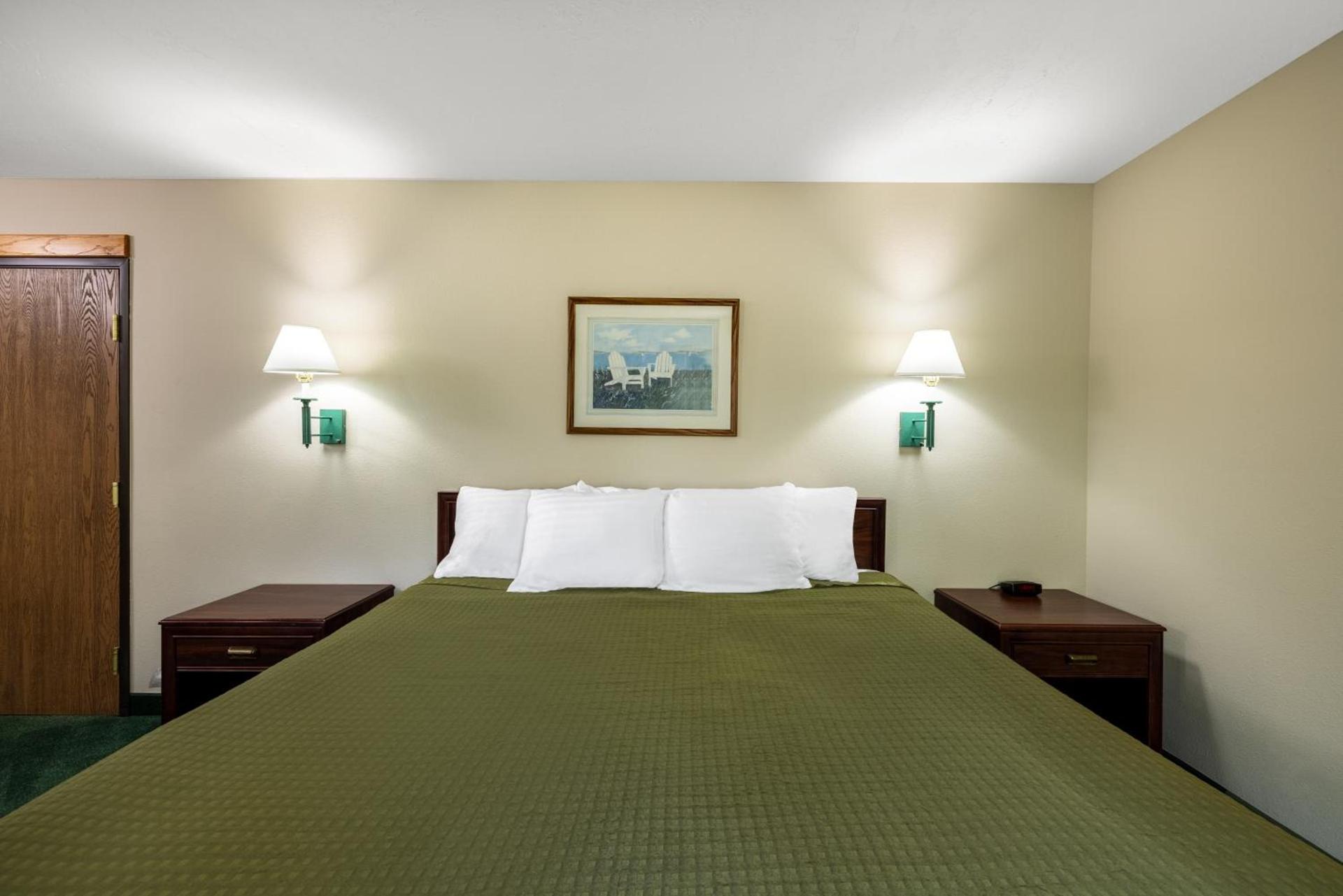 Travelodge by Wyndham Spirit Lake/Okoboji photo 48