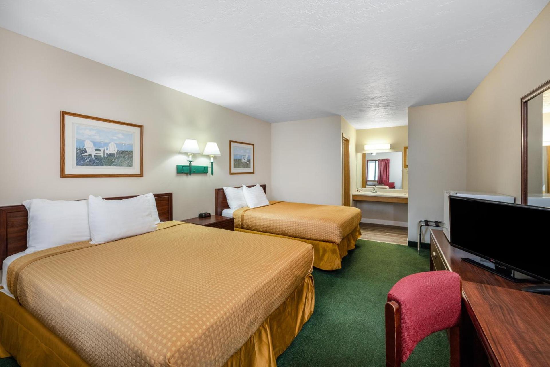 Travelodge by Wyndham Spirit Lake/Okoboji photo 51
