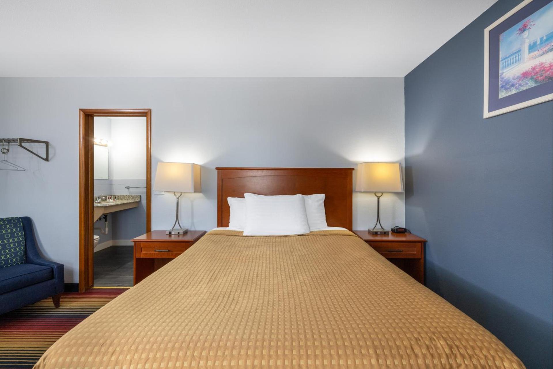 Travelodge by Wyndham Spirit Lake/Okoboji photo 54