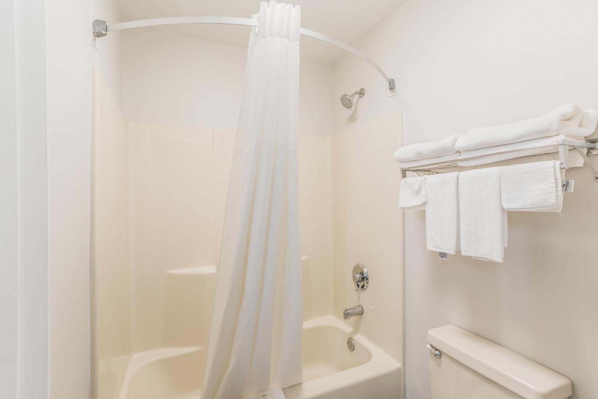 Quality Inn Gallatin-Nashville Metro photo 42