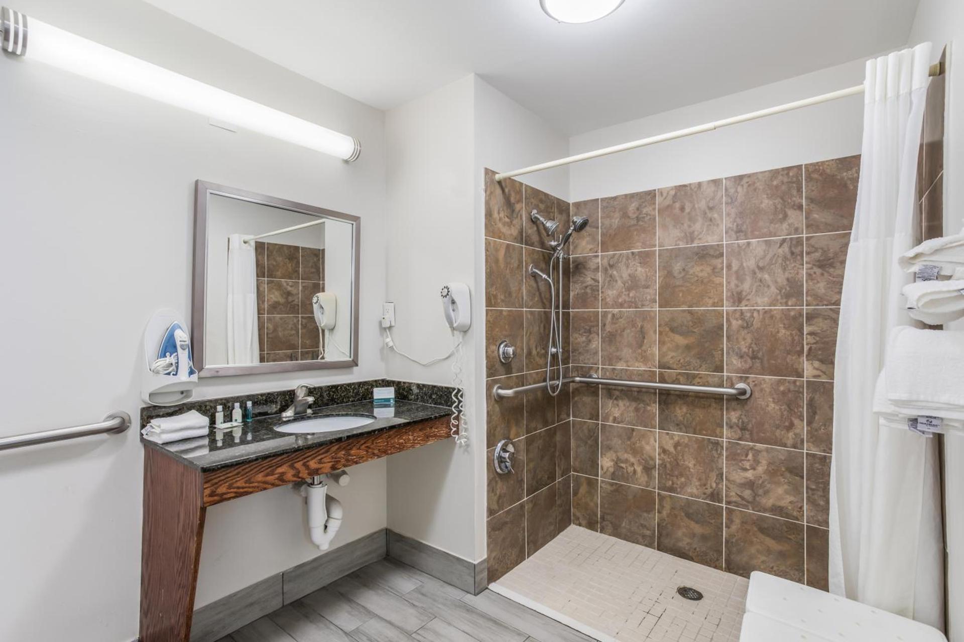 Quality Inn Gallatin-Nashville Metro photo 50
