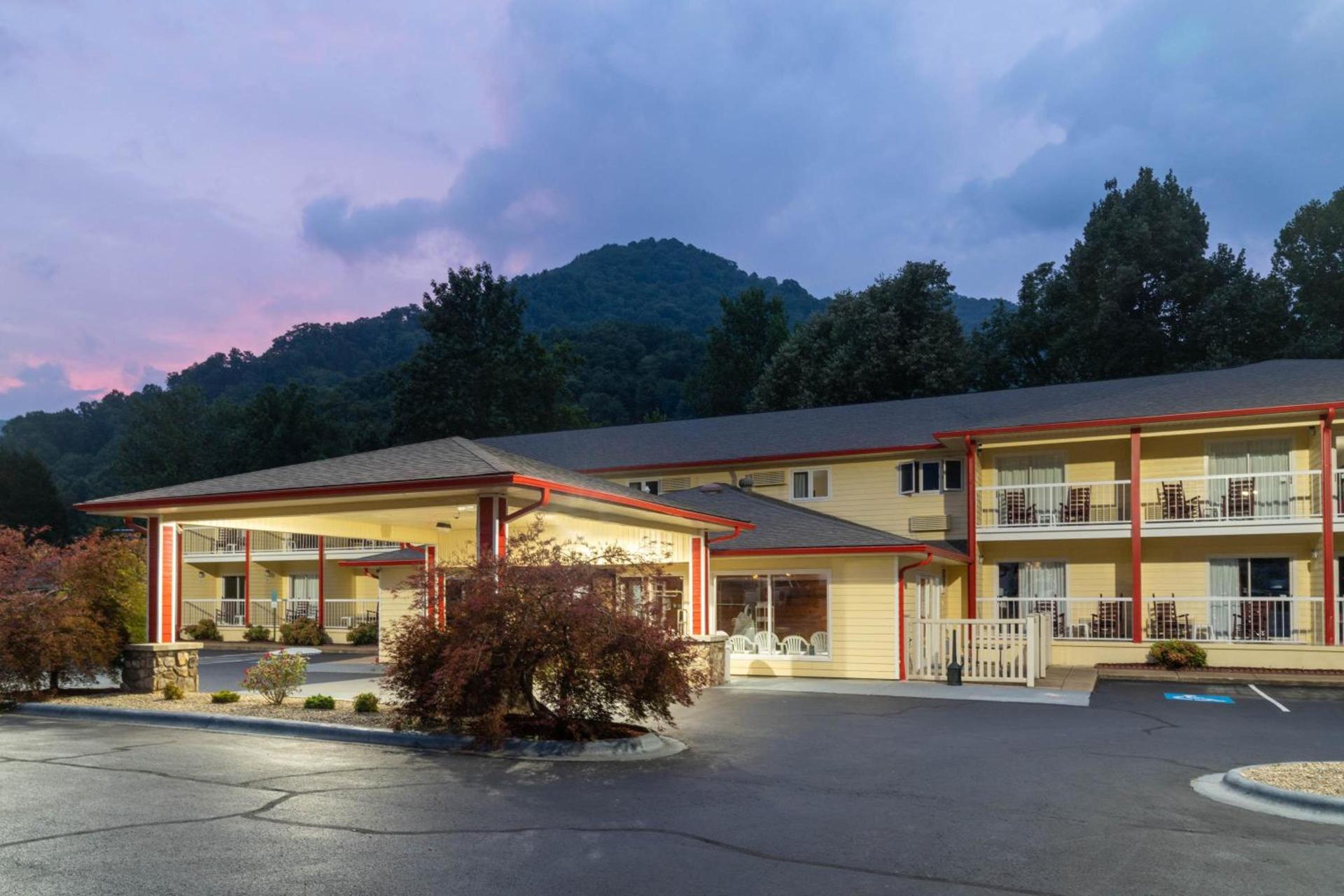 Ramada by Wyndham Maggie Valley photo 32