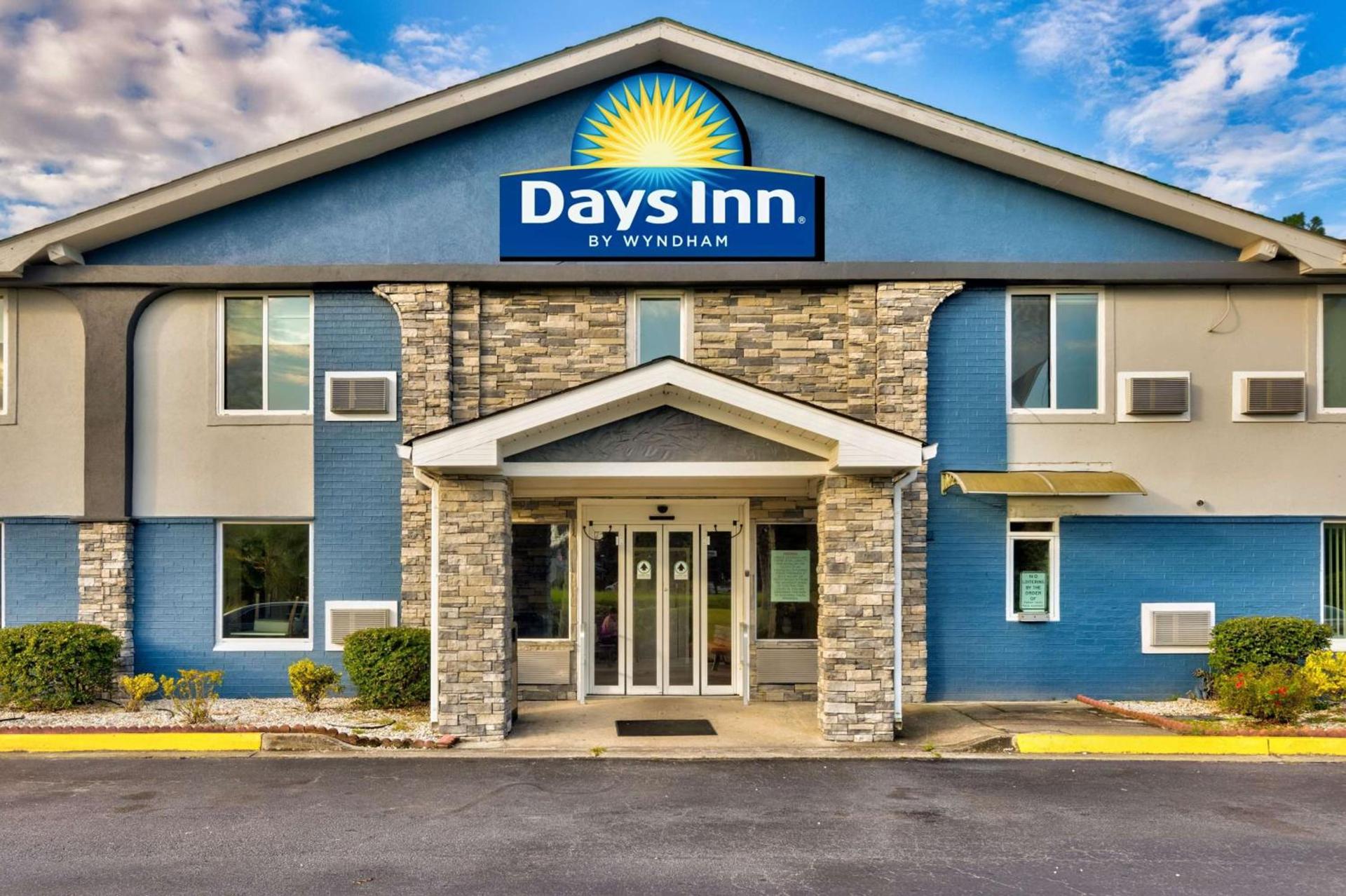 Days Inn by Wyndham Savannah Gateway I-95 photo 2