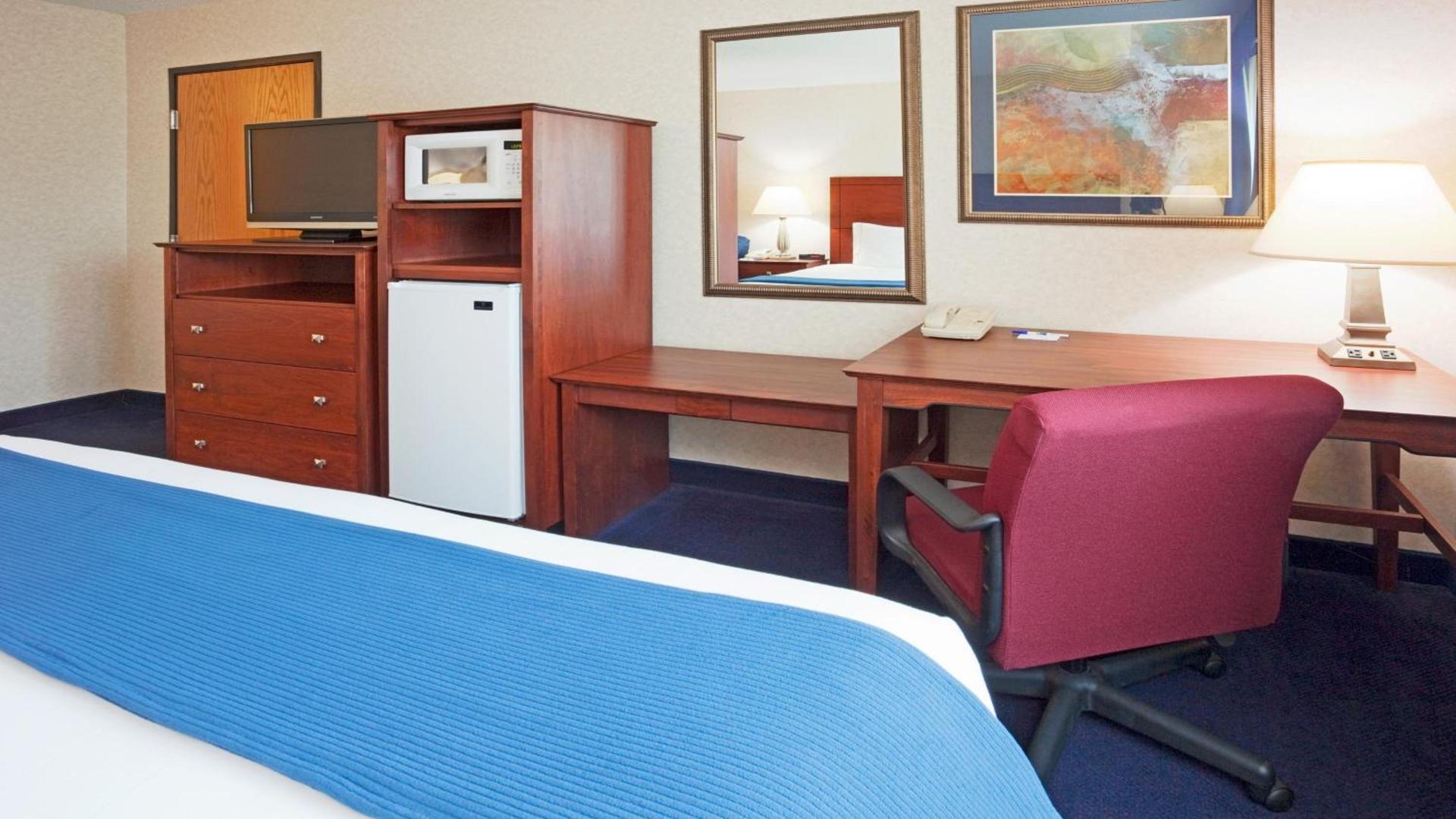 Holiday Inn Express Deforest Madison Area by IHG photo 28
