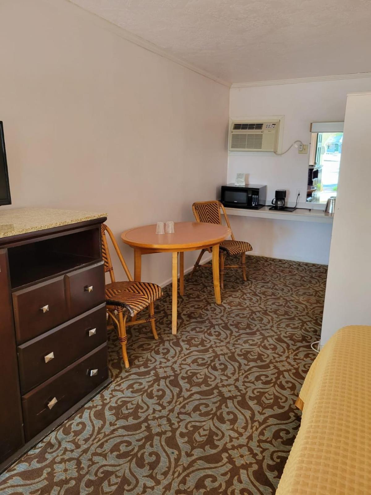 Emerald Inn & Lounge photo 37