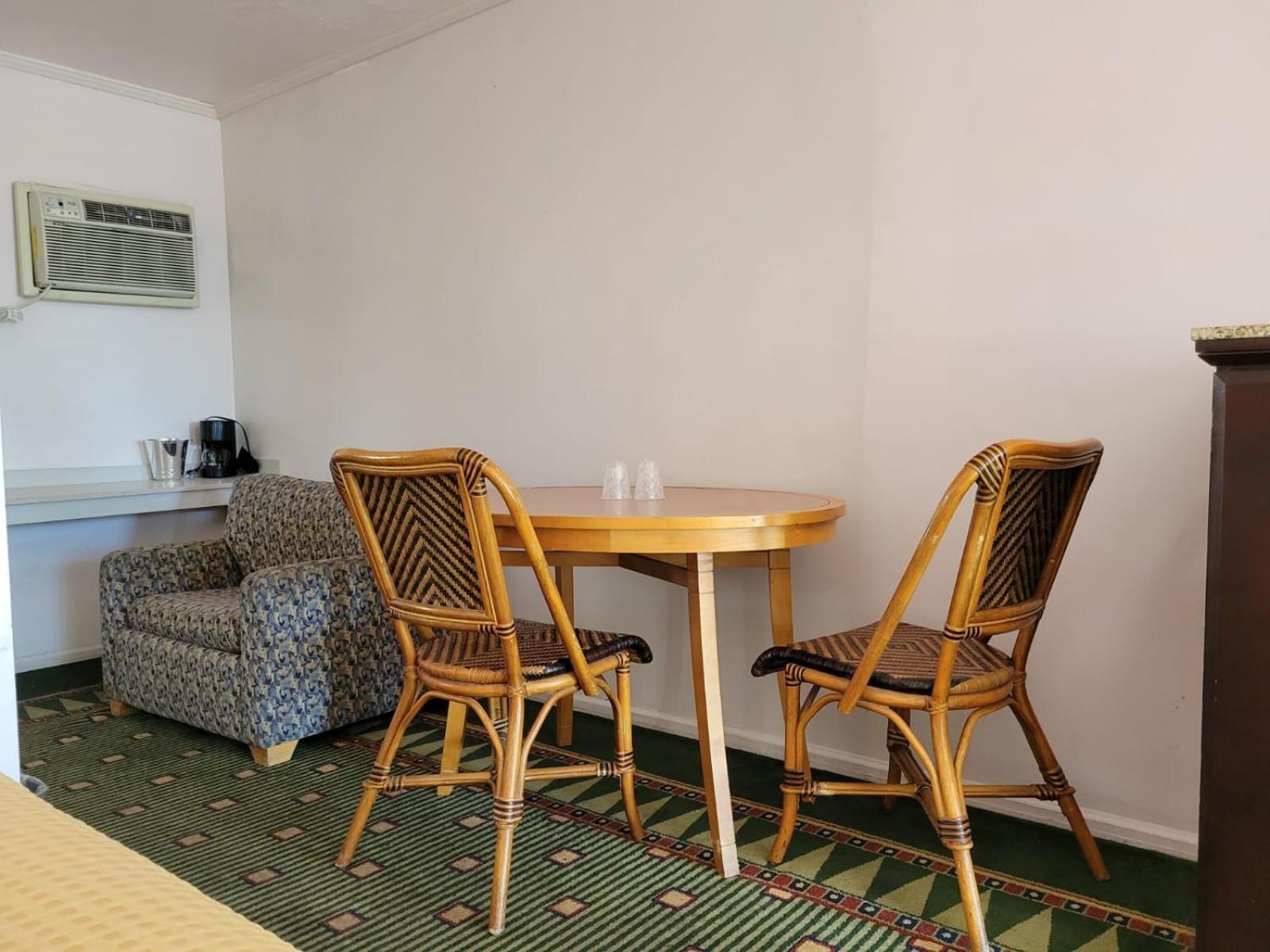Emerald Inn & Lounge photo 27