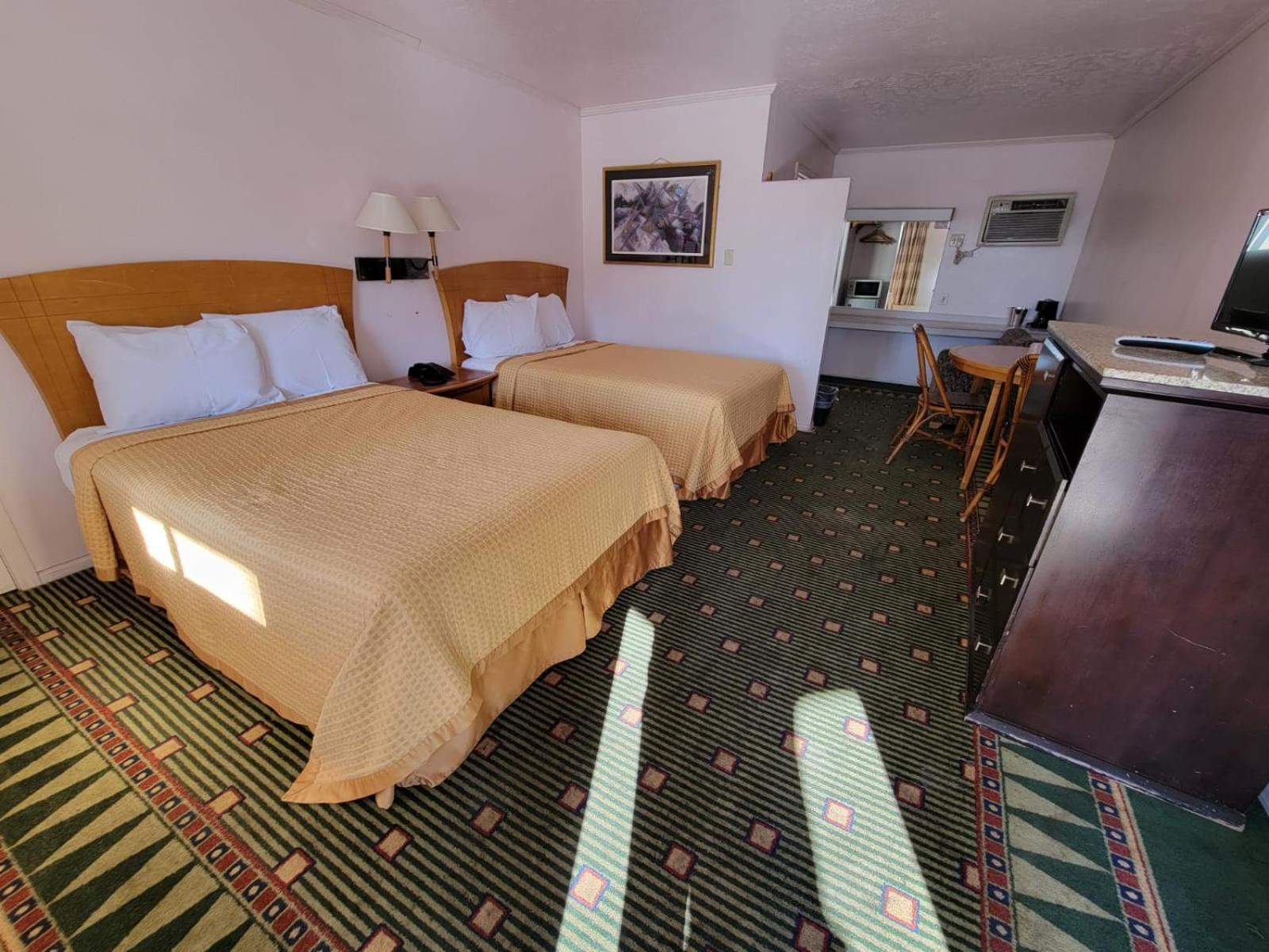 Emerald Inn & Lounge photo 39