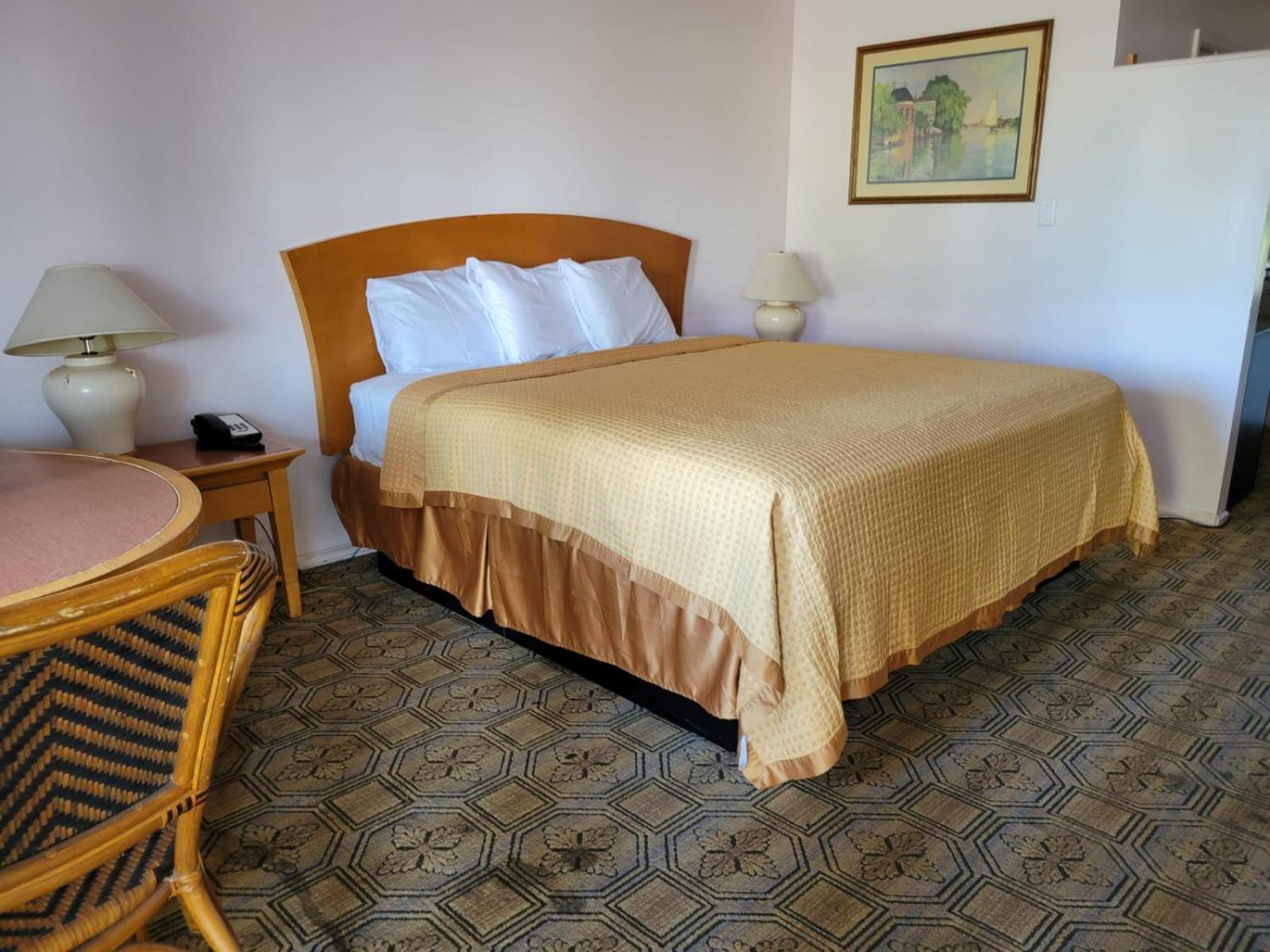 Emerald Inn & Lounge photo 42