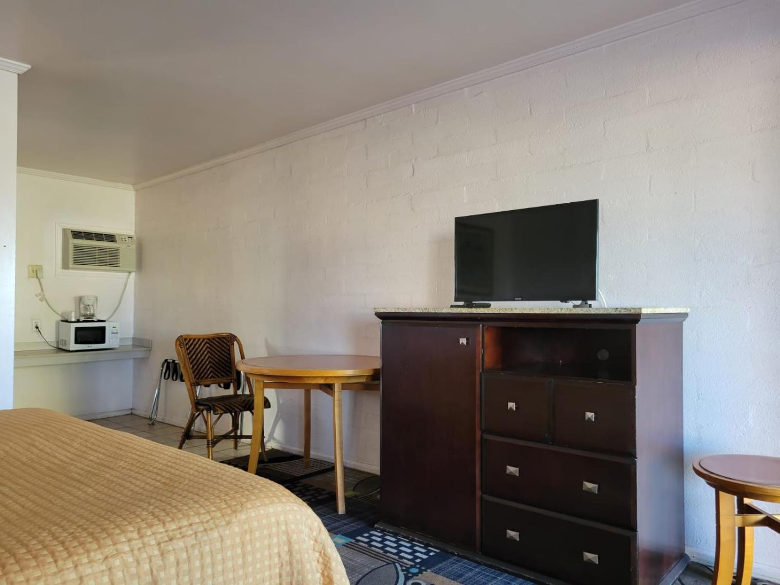 Emerald Inn & Lounge photo 44