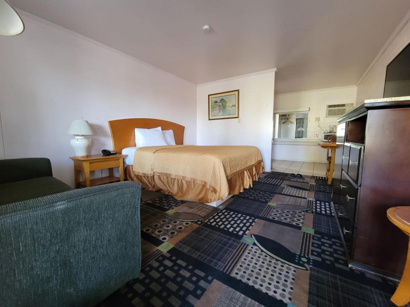 Emerald Inn & Lounge photo 26