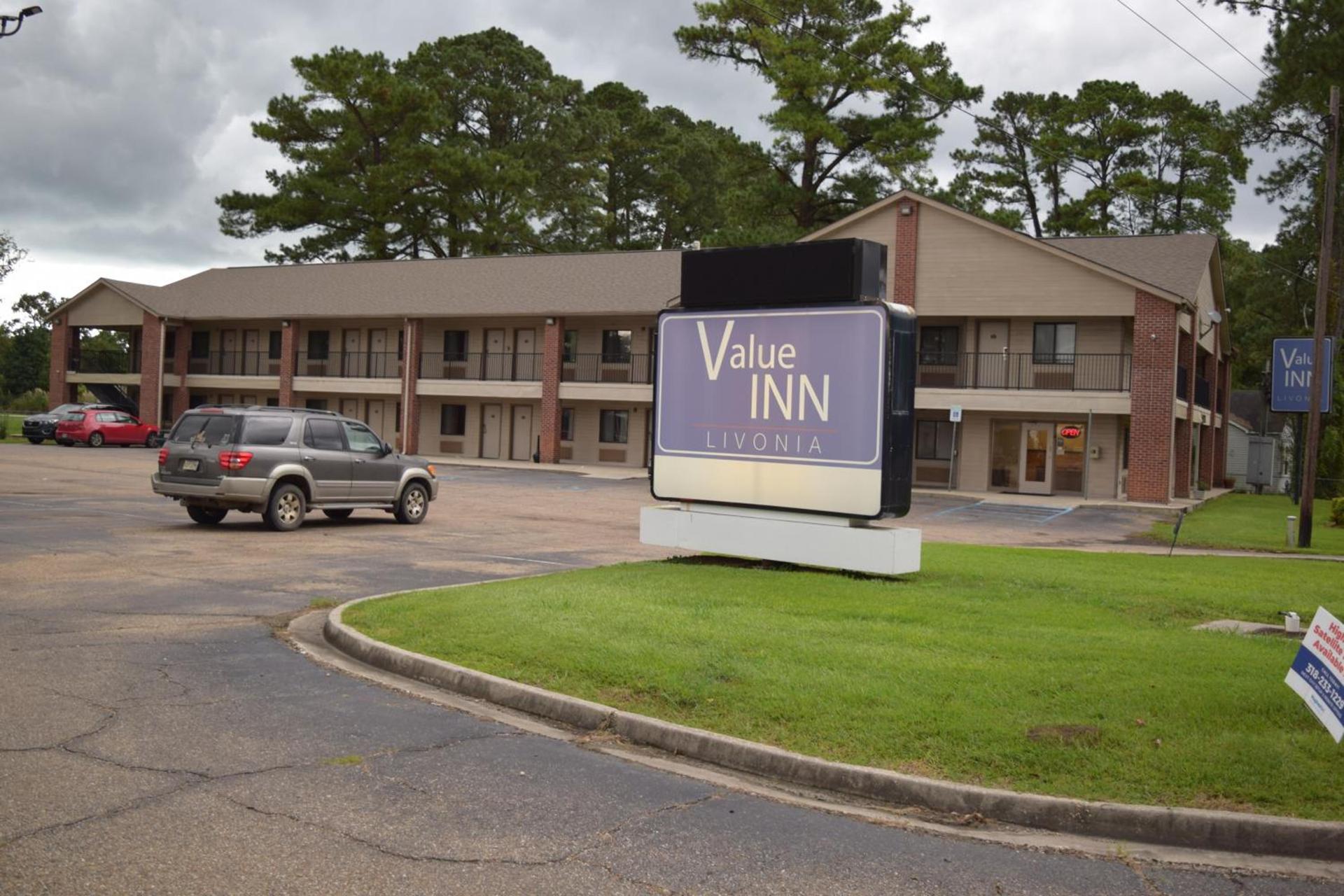 Value Inn - Livonia photo 1