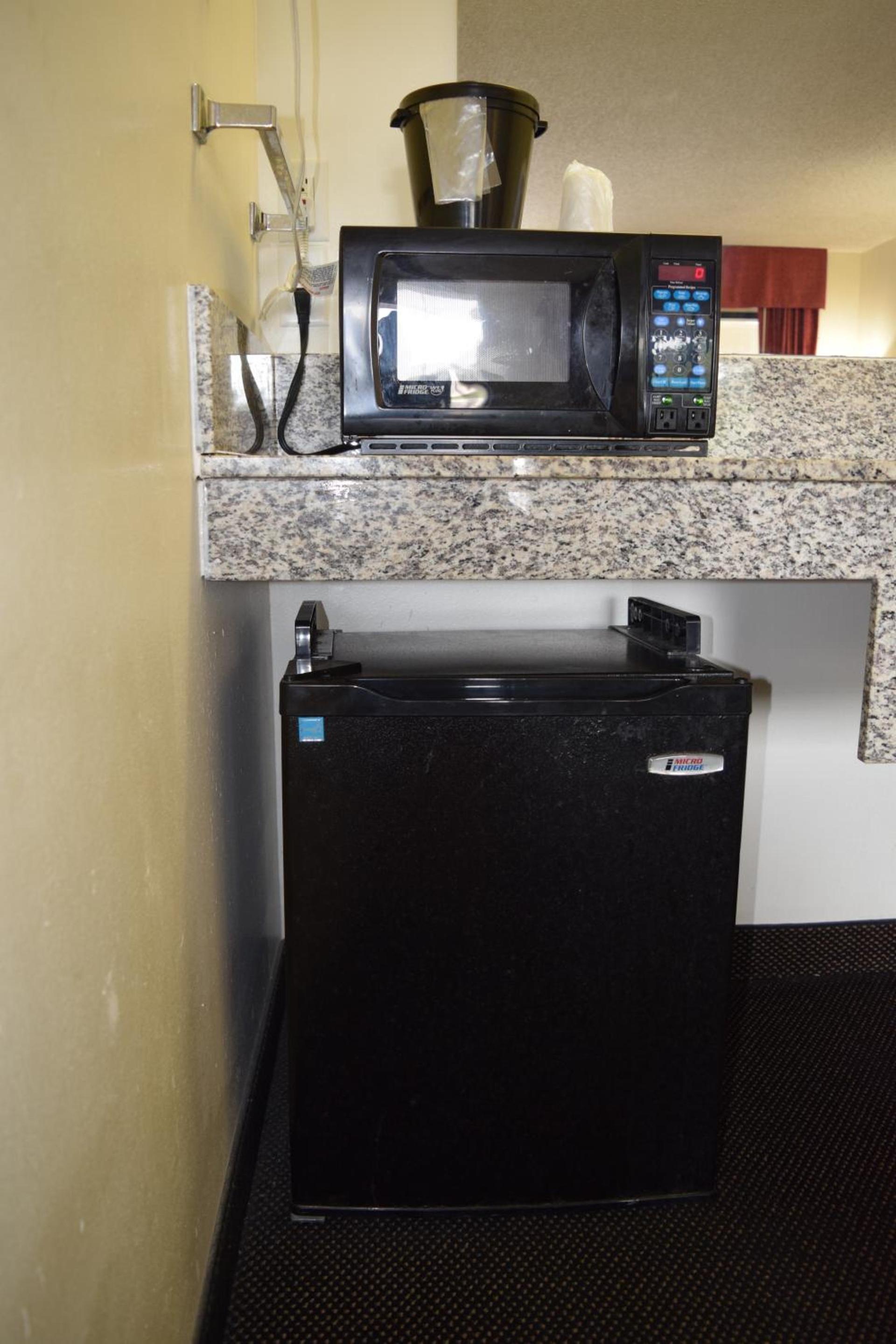 Value Inn - Livonia photo 26