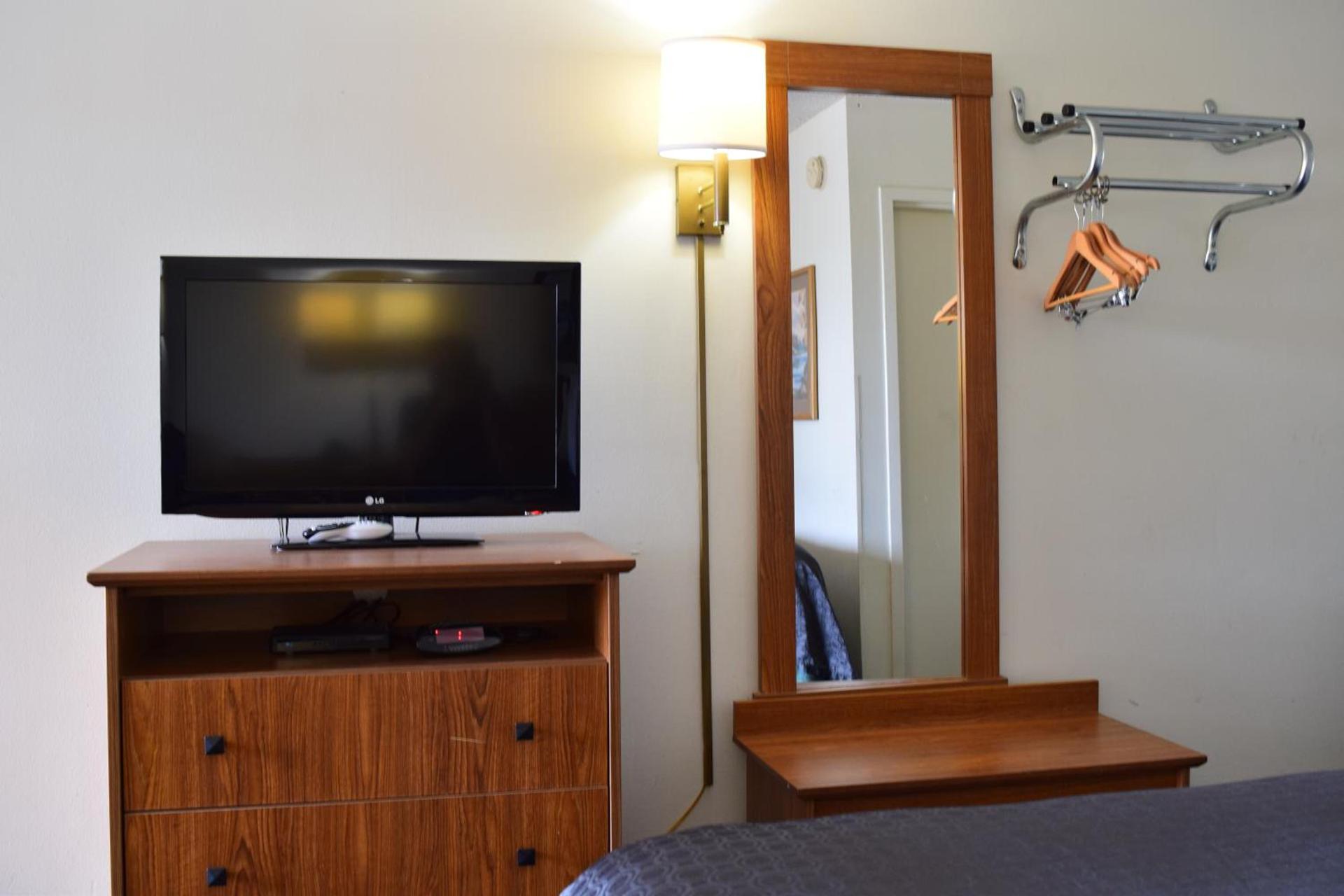 Value Inn - Livonia photo 32