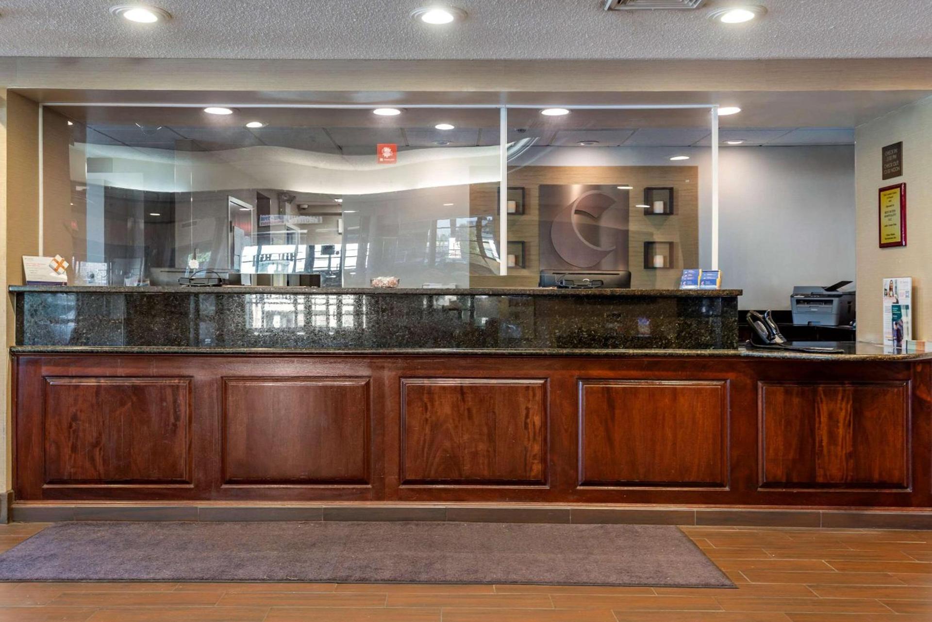 Comfort Suites Bethlehem Near Lehigh University and LVI Airport photo 2