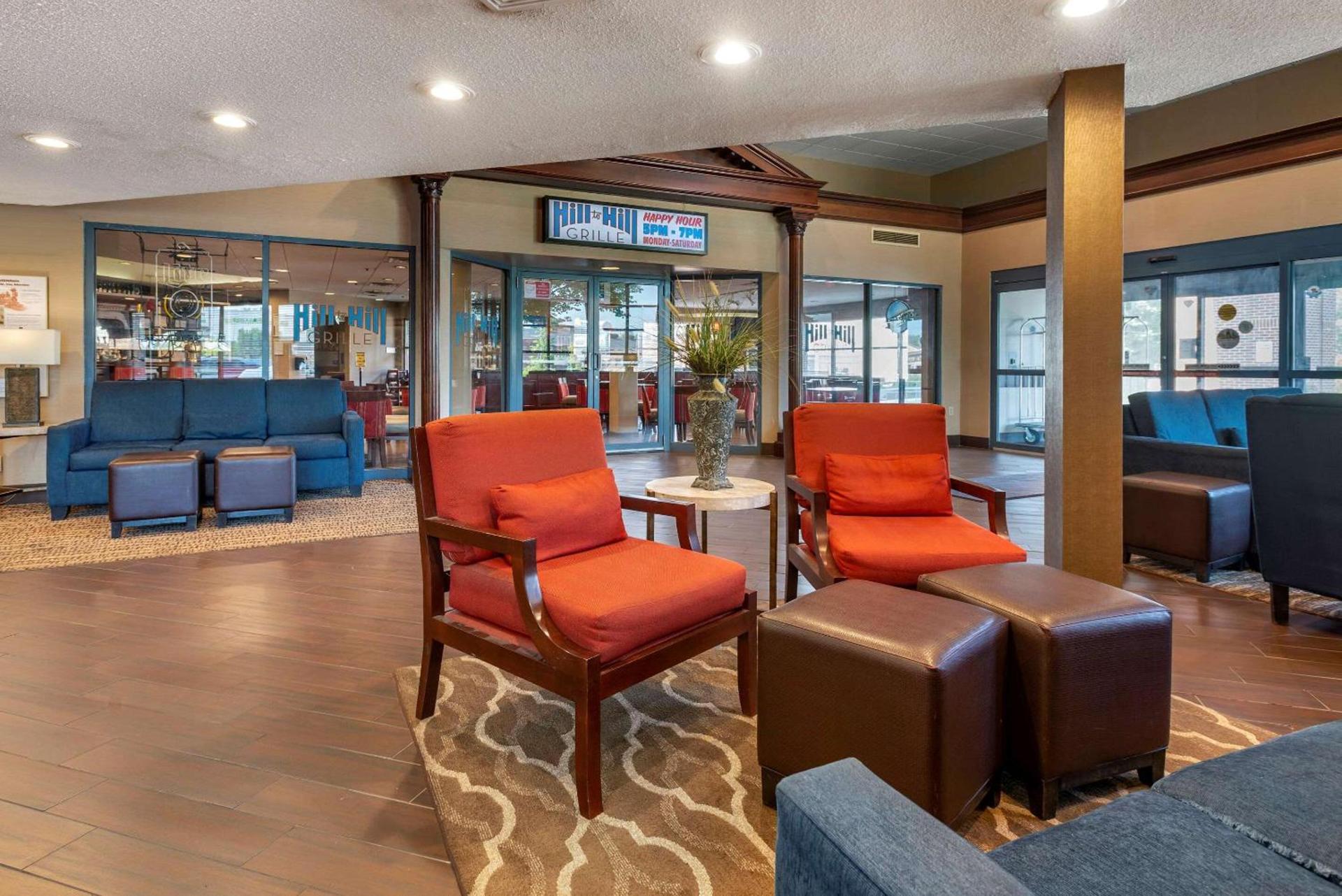Comfort Suites Bethlehem Near Lehigh University and LVI Airport photo 3