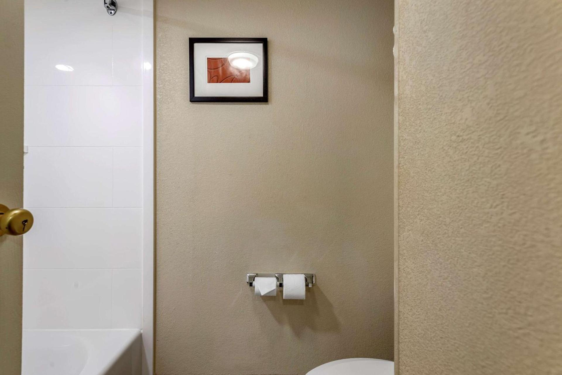 Comfort Suites Bethlehem Near Lehigh University and LVI Airport photo 10