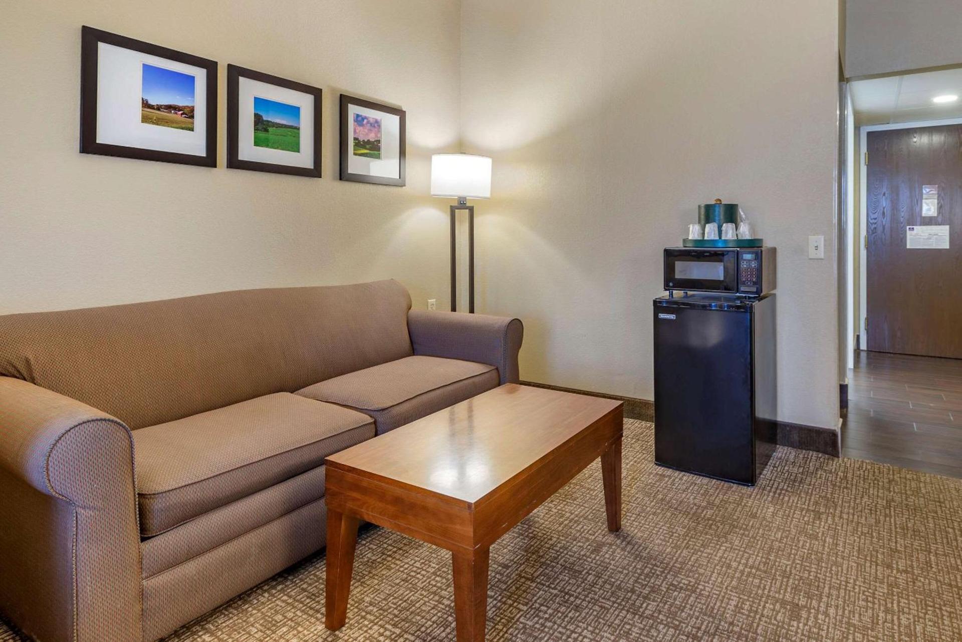 Comfort Suites Bethlehem Near Lehigh University and LVI Airport photo 16