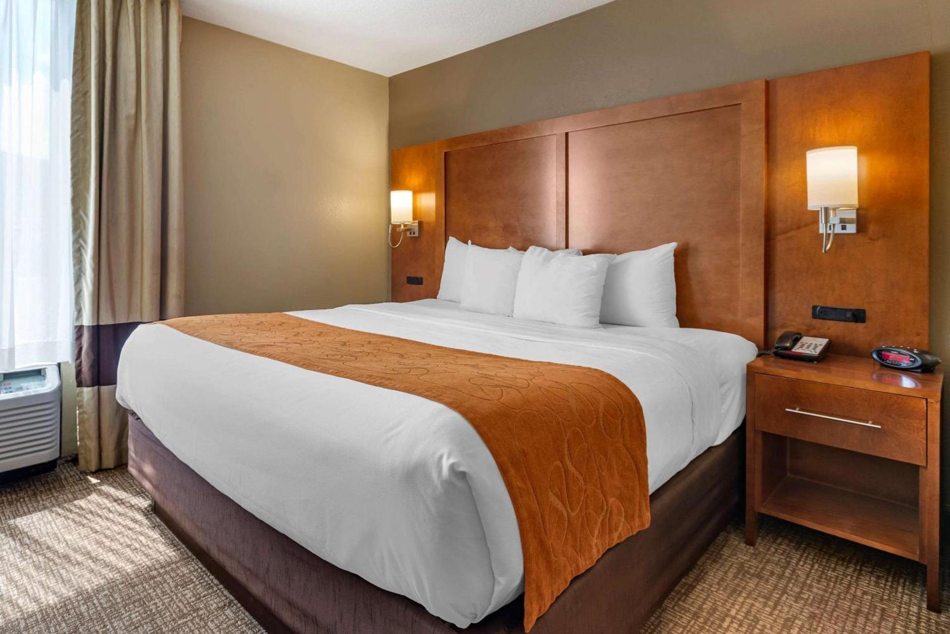 Comfort Suites Bethlehem Near Lehigh University and LVI Airport photo 18