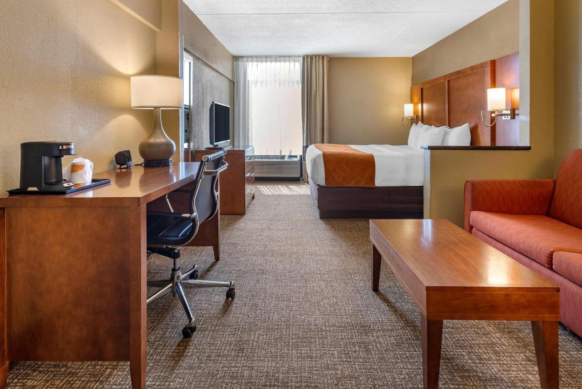 Comfort Suites Bethlehem Near Lehigh University and LVI Airport photo 19
