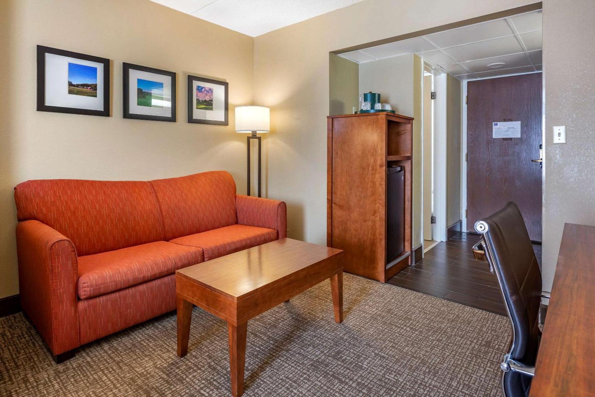 Comfort Suites Bethlehem Near Lehigh University and LVI Airport photo 20