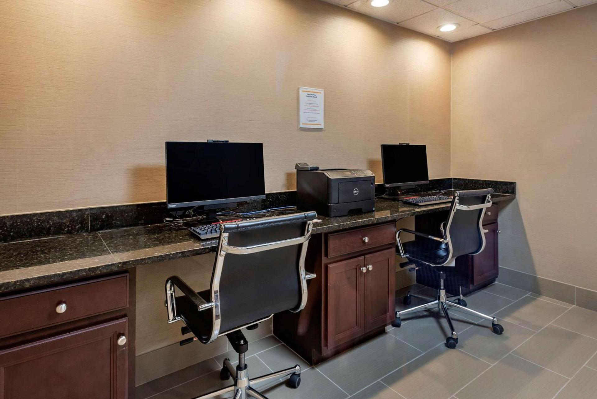Comfort Suites Bethlehem Near Lehigh University and LVI Airport photo 23