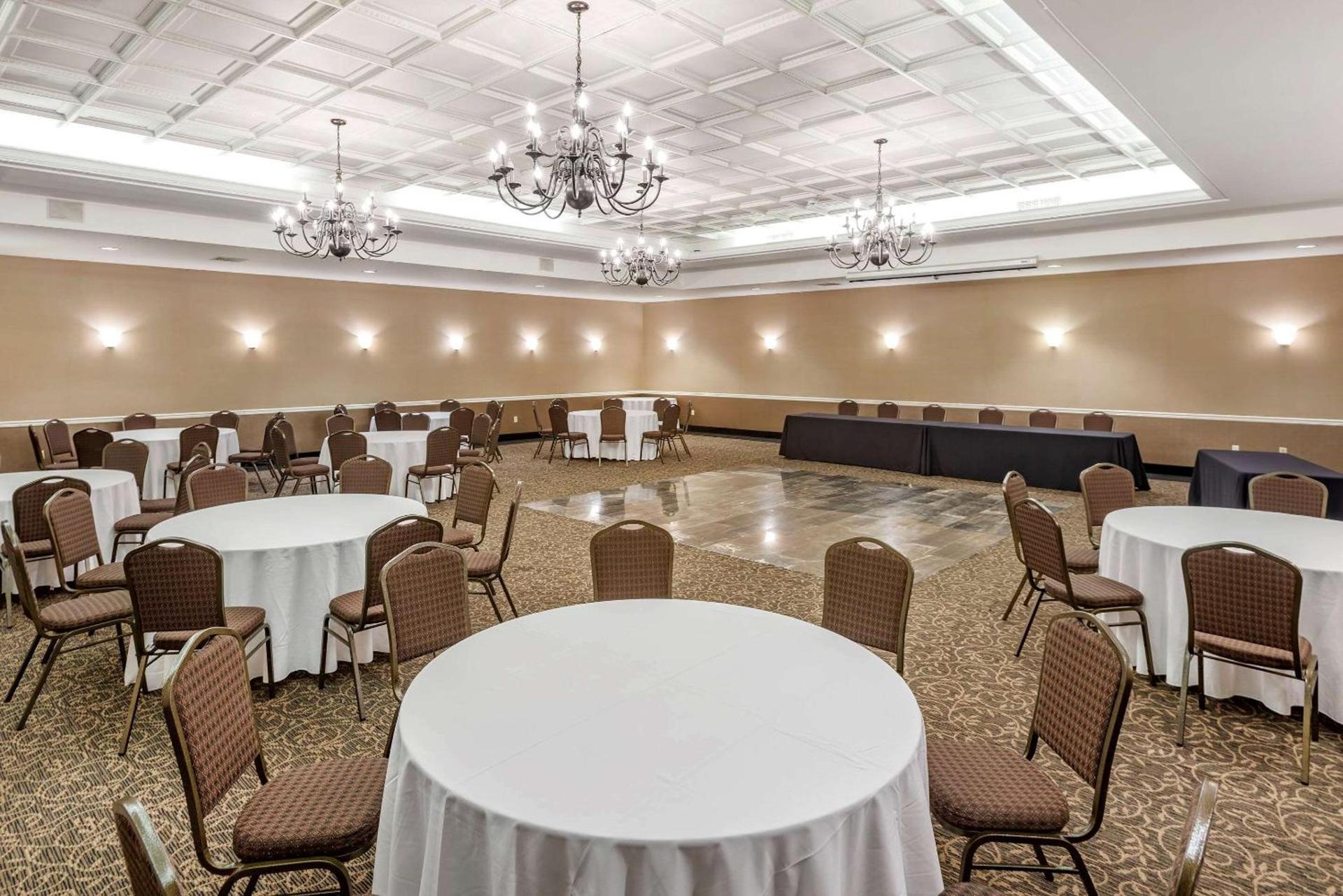Comfort Suites Bethlehem Near Lehigh University and LVI Airport photo 24